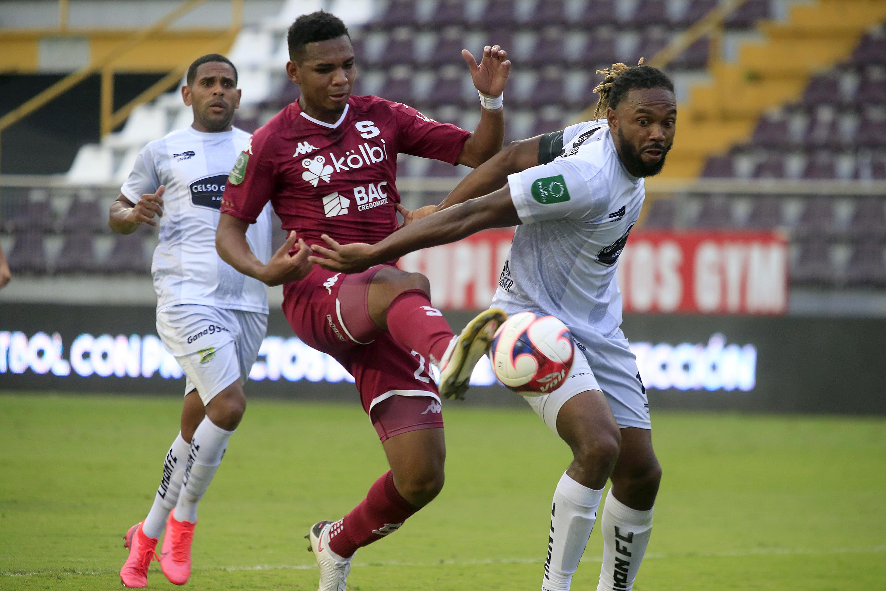 14/02/2021 Estadio Ricardo Saprissa, Tibás. El Deportivo Saprissa recibió a Limón FC, en partido de la Jornada 8 de la Copa Promérica, Torneo de Clausura 2021. Foto: Rafael Pacheco