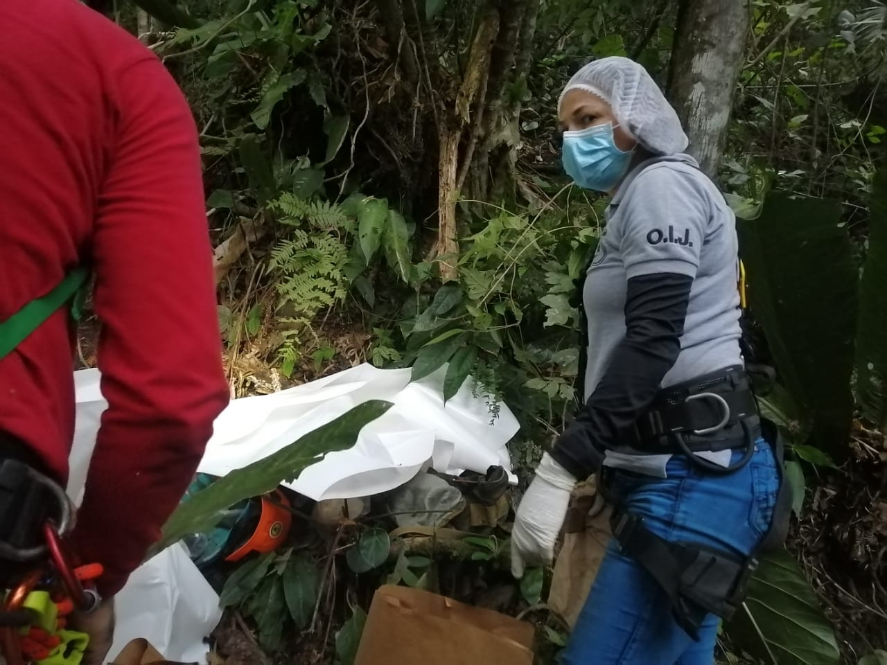 Las evidencias encontradas en el botadero ilegal de San Jerónimo de Cachí fueron decomisadas por el OIJ para análisis. Foto: OIJ para LN