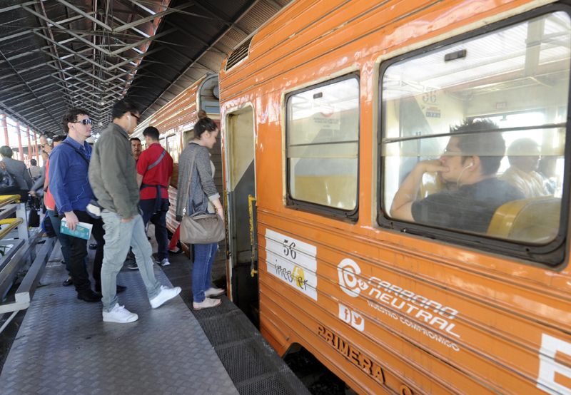 El sector transporte contribuye con el 50% de las emisiones que libera el país a la atmósfera. Un cambio en el modelo de movilidad será clave para alcanzar las metas de reducción. | GRACIELA SOLÍS