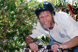 08 de enero del 2007, Sr Leo Van Schie, Holandes quien trabaja en el programa de la "media docena" profesor de Ingles como profesion. con su familia en su casa ubicada en Heredia en la imagen con sus hijos Aaron, Francis y su esposa Sra idieth Soto /caravaca