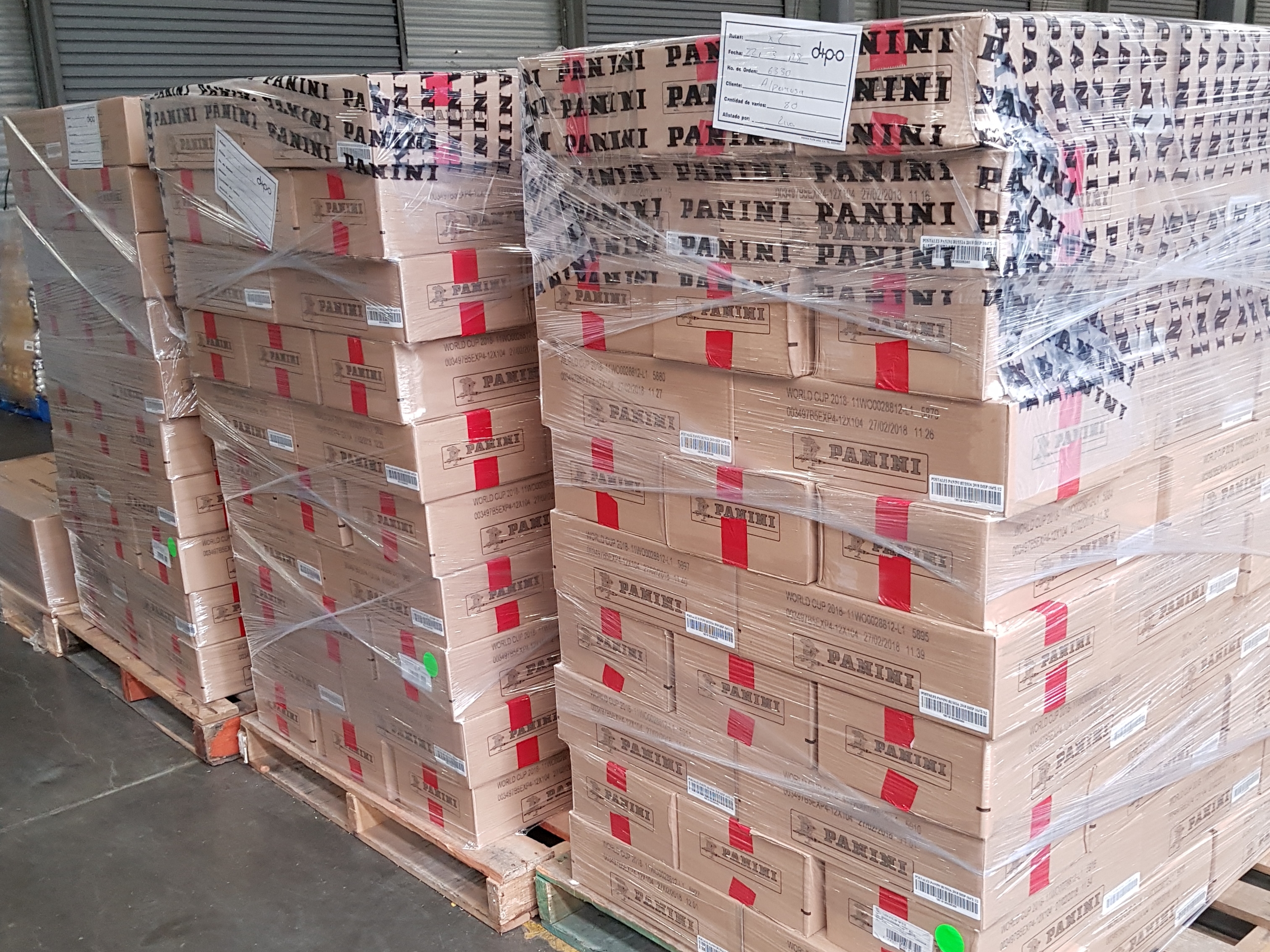2018/3/28. EMBARGADA HASTA SU PUBLICACIÓN EN LN EL LUNES 2 DE ABRIL. Imágenes de las bodegas de Dipo donde se almacenan los productos Panini para la temporada mundialista Rusia 2018. Foto: Dipo para LN