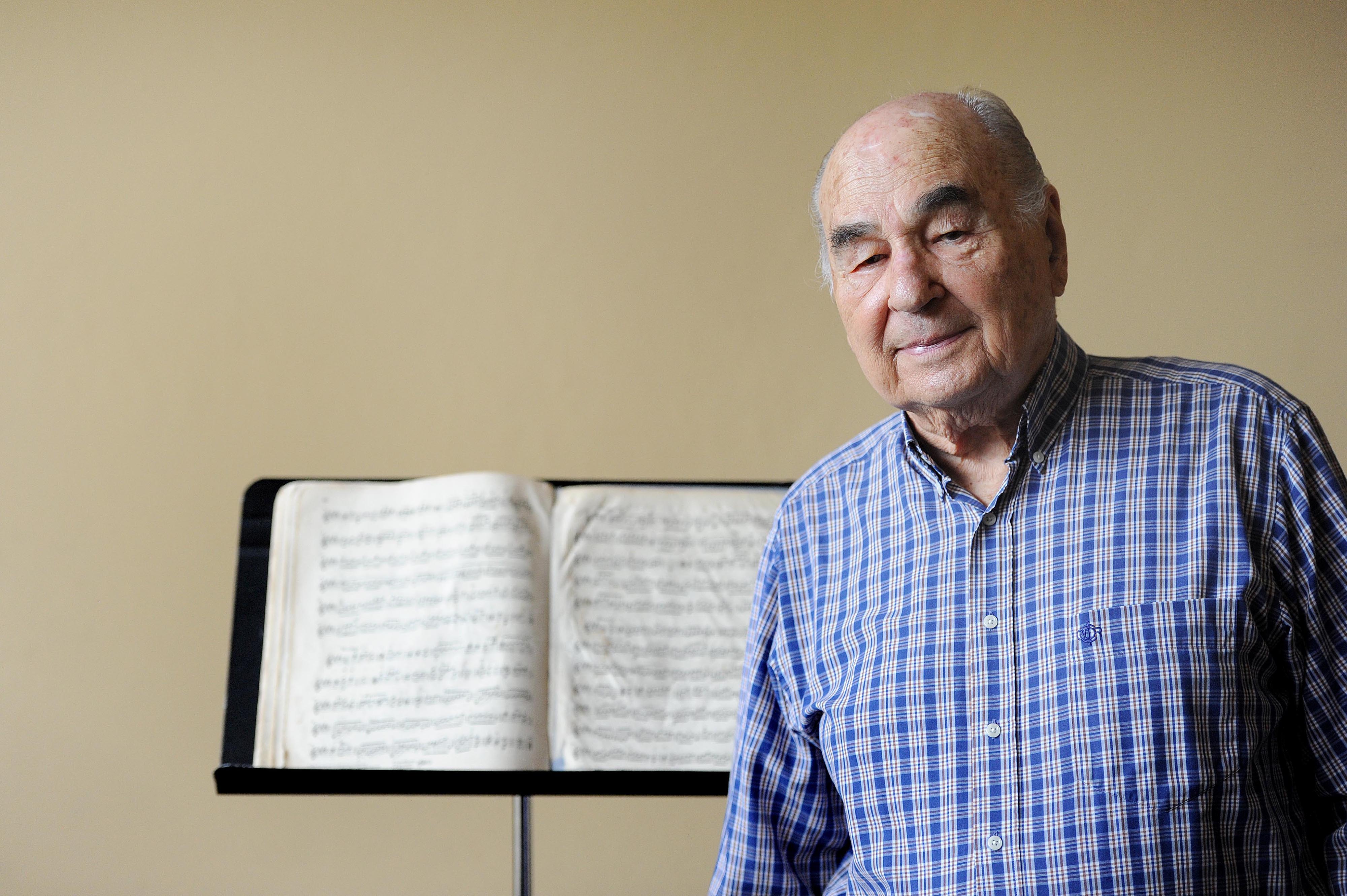 Irwin Hoffman reside en Costa Rica. De 1987 al 2001 fue director titular de la Orquesta Sinfónica Nacional.