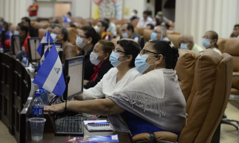 Diputadas sandinistas votaron este martes 4 de mayo en la sesión plenaria de la Asamblea Nacional. Foto: Diario La Prensa/Nicaragua