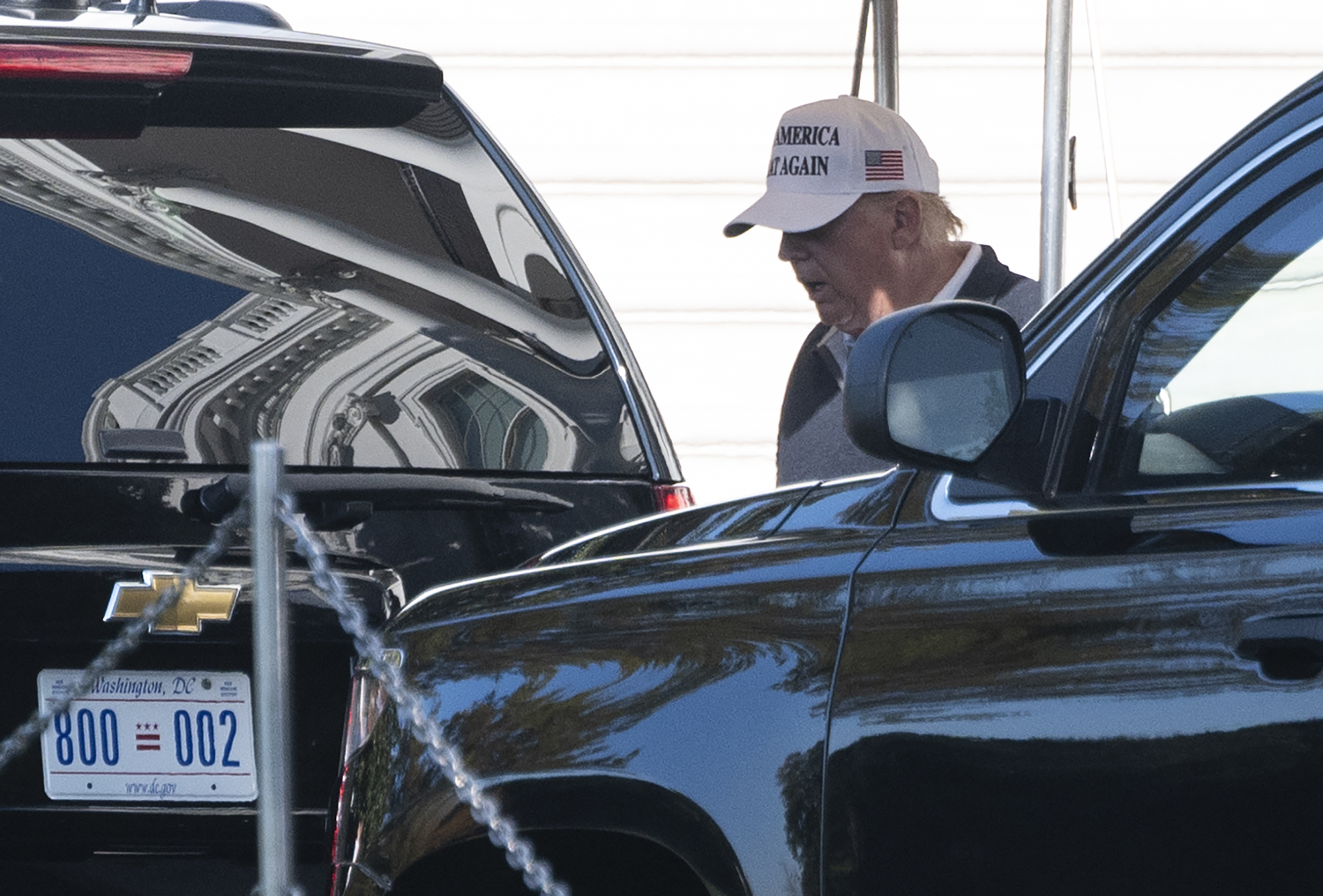 US President Donald Trump walks to his motorcade on the South Lawn of the White House on November 8, 2020. - World leaders rushed to congratulate US president-elect Joe Biden, with many expressing hopes of unity and cooperation following four years of explosive Donald Trump diplomacy. (Photo by ANDREW CABALLERO-REYNOLDS / AFP)