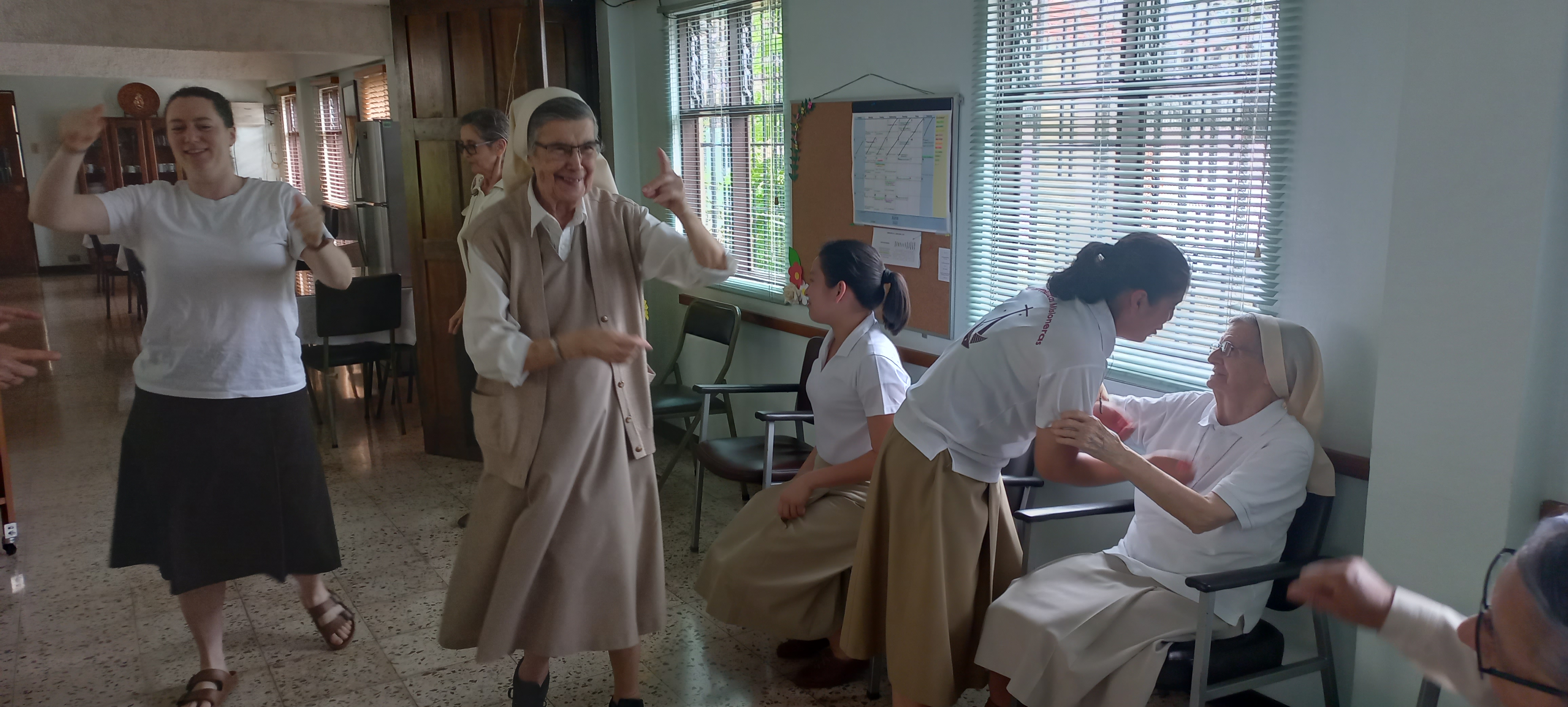 Partido Costa Rica-Nueva Zelanda desde el convento de las monjas Carmelitas y el colegio El Carmelo