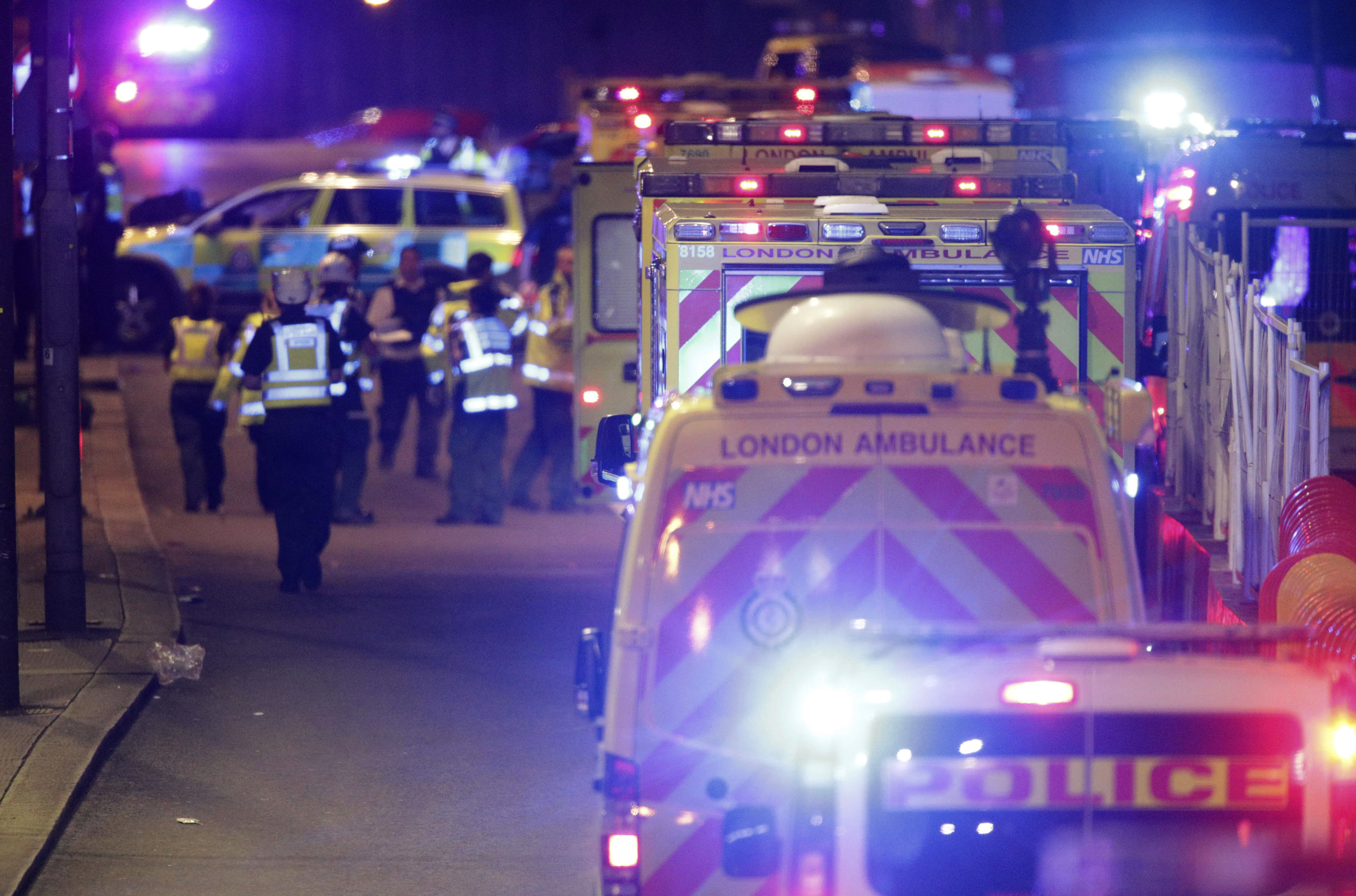 La Policía Británica atiende dos incidentes en Londres, los cuales habrían dejado algunos lesionados.