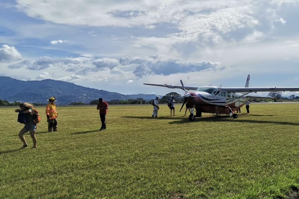 Los Bomberos atendieron un despiste de una aeronave Cessna Caravan 208 en el Aeropuerto Juan Santamaría este 31 de diciembre.
