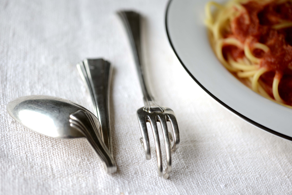 Dentro de los trastornos alimentarios más comunes está la anorexia (dietas estrictas y ayunos) y la bulimia, comer en exceso y luego vomitar o purgarse. | SHUTTER STOCK PHOTOS