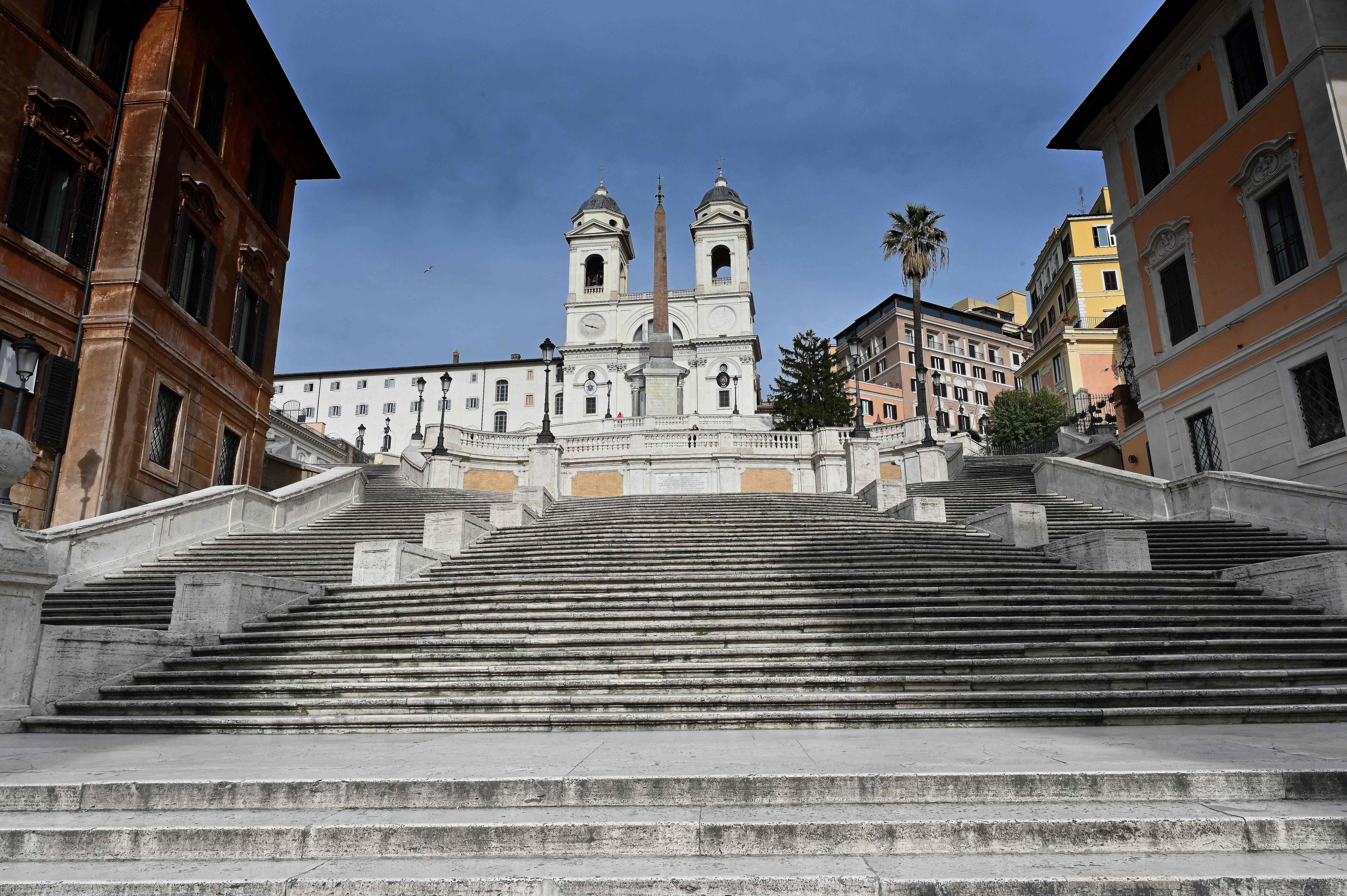 A view shows the deserted Spanish Steps by the Trinita dei Monti church in central Rome on March 12, 2020, as Italy shut all stores except for pharmacies and food shops in a desperate bid to halt the spread of a coronavirus. (Photo by Alberto PIZZOLI / AFP)