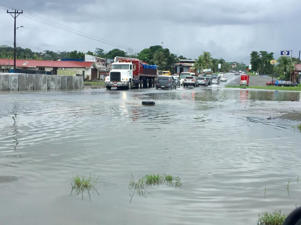Las fuertes lluvias de las últimas horas generaron inundanciones en el Caribe costarricense. Foto: Reiner Montero y Raúl Cascante, corresponsales GN