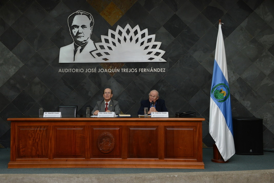 24/05/2017;Mesa redonda El pensamiento económico de Rodrigo Facio Brenes;En la foto: Carlos Palma y Federico Vargas.Lugar:Auditorio de Ciencias Económicas.Foto/Anel Kenjekeeva