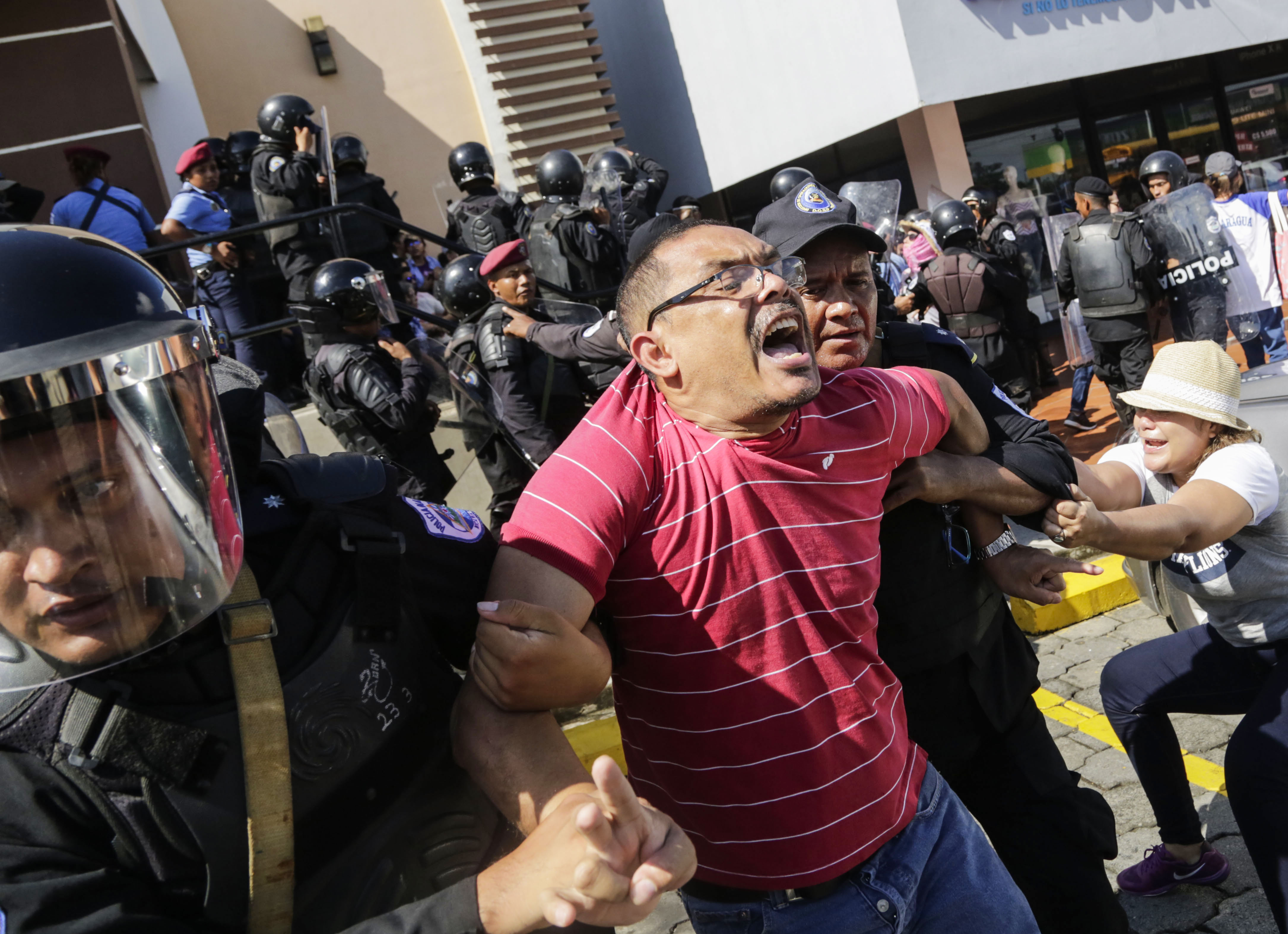 A Nicaraguan man is arrested by riot police during a protest against the government of President Daniel Ortega in Managua, on October 14, 2018. (Photo by INTI OCON / AFP)