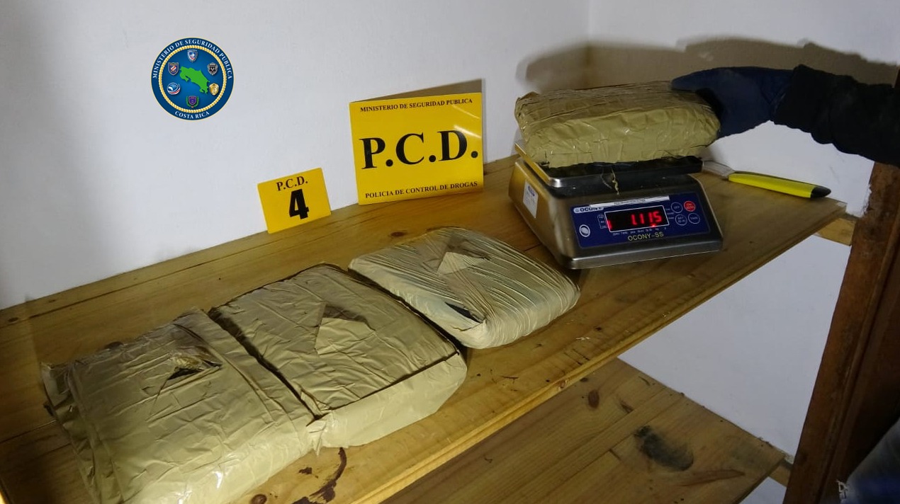 Droga, dinero y armas es parte de lo que las autoridades han decomisado recientemente a estructuras narco. Foto: MSP y OIJ para LN
