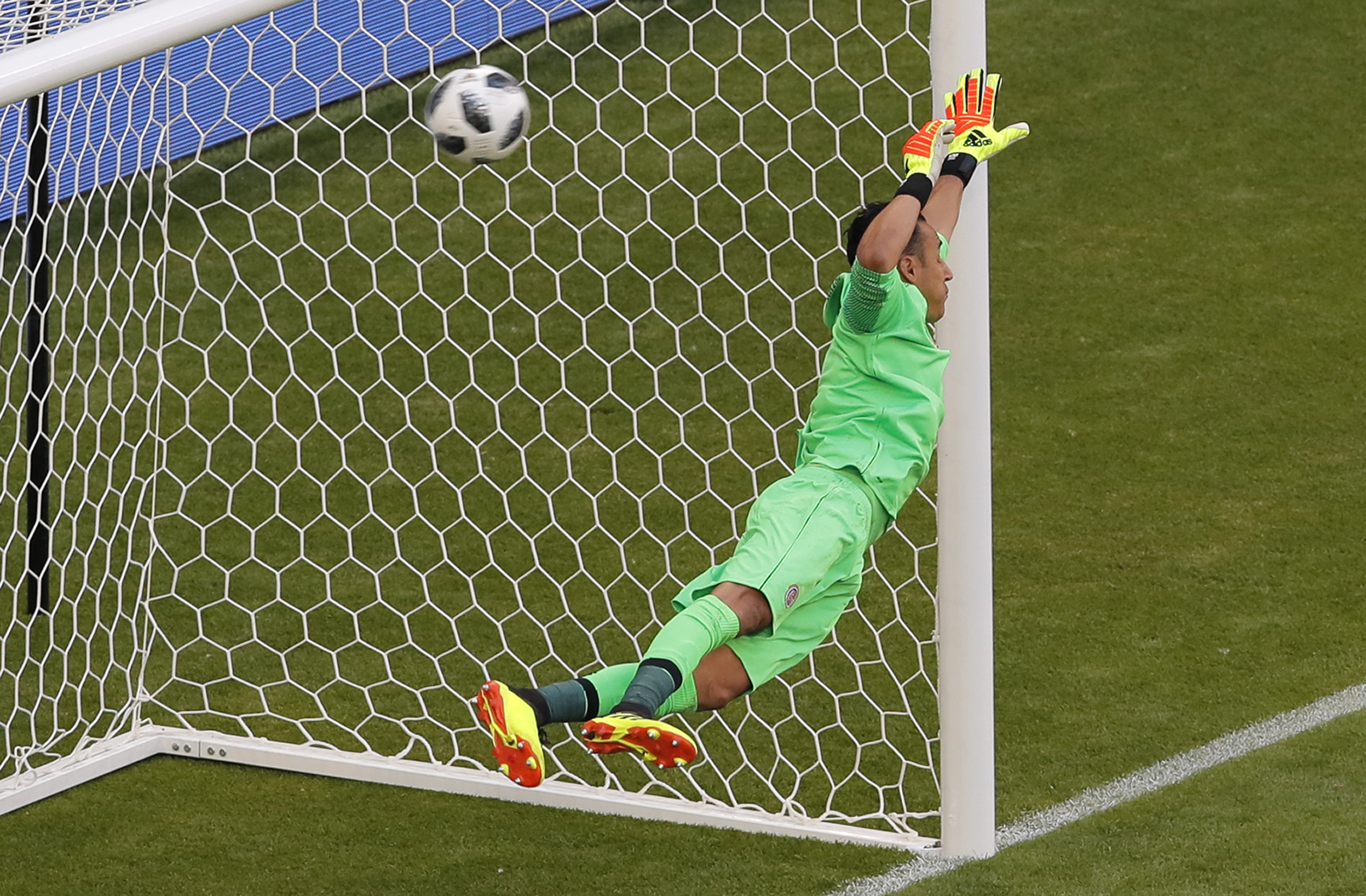 Esta es la anotación del serbio Aleksandar Kolarov que venció a Keylor Navas. Foto: AP