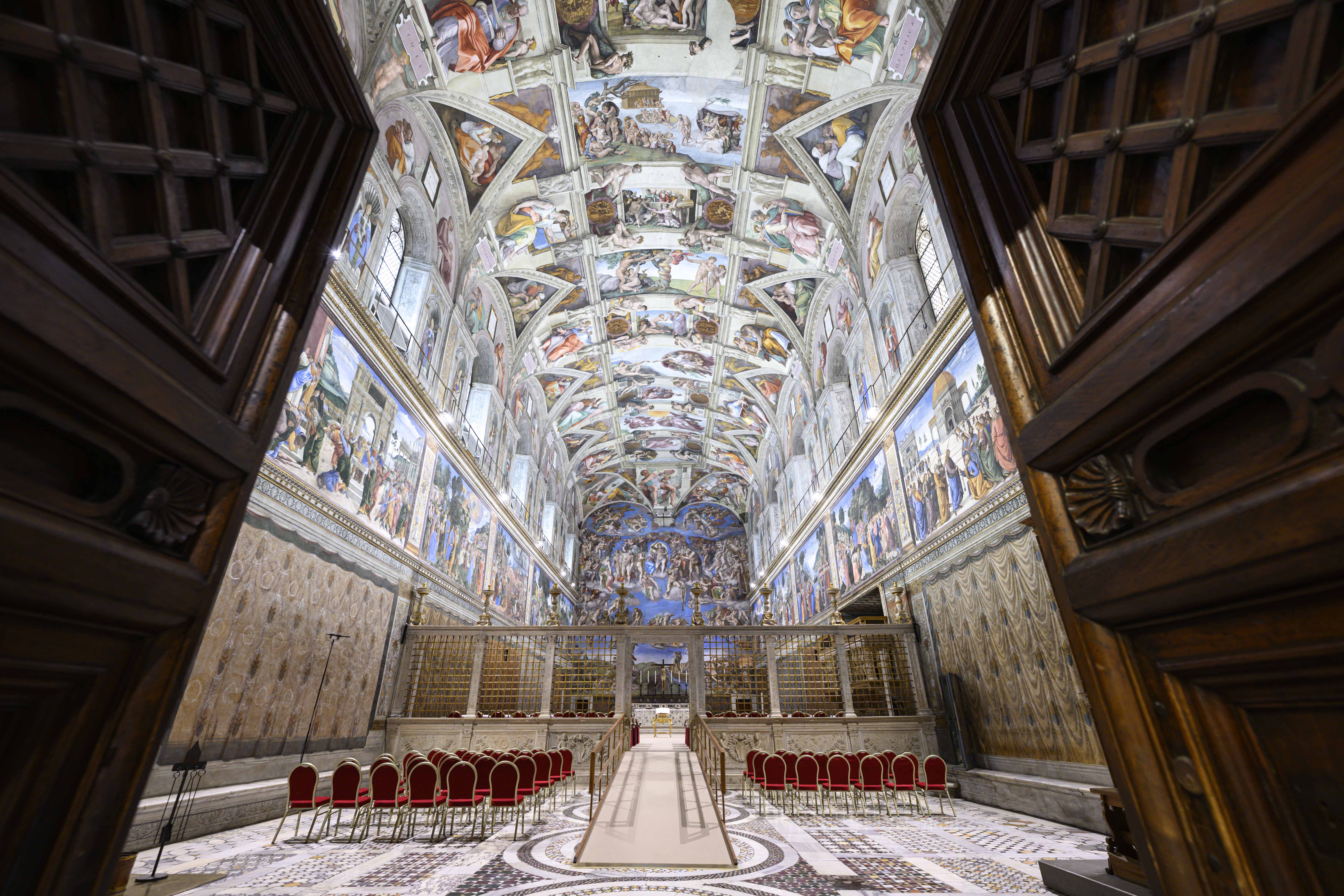 La Capilla Sixtina en la víspera del cónclave en el Vaticano.