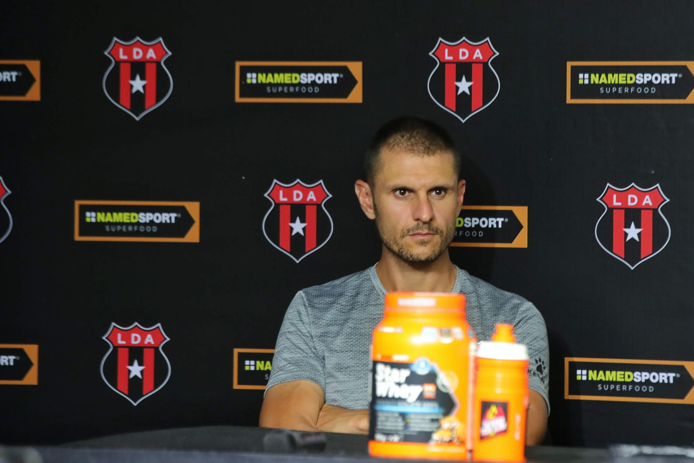 Albert Rudé ya no es el técnico de Alajuelense.