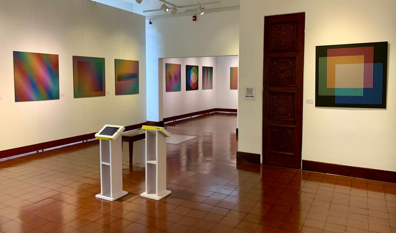 Vista de 'RGB: Los colores del Siglo', exposición de reproducciones de Carlos Cruz-Diez en el Museo de Arte Costarricense. Cortesía de Atelier Cruz-Diez y Museo de Arte Costaarricense.