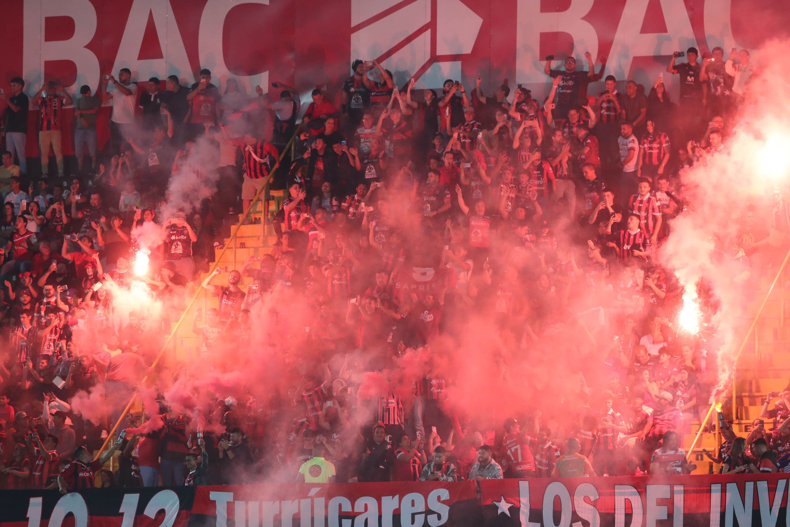 20/04/2024/ Clásico Nacional entre Liga Deportiva Alajuelense vs Deportivo Saprissa por la jornada 19 del torneo clausura de la Liga Promerica en el estadio Alejandro Morera Soto / Foto John Durán