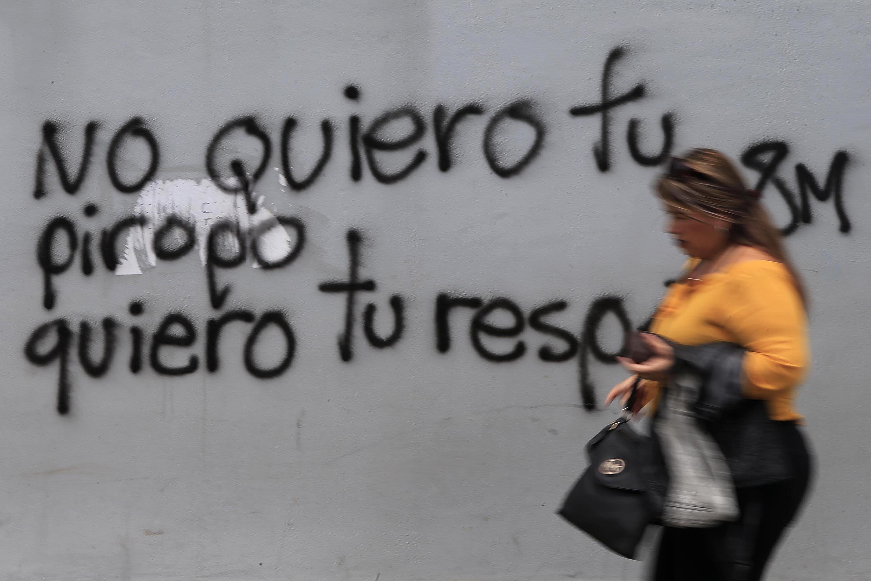 09/06/2020 Cartago. Graffiti frente al costado sur de la catedral de Cartago, en relación con el acaso callejero, cuya ley fue aprobada este martes en la Asamblea Legislativa. Foto: Rafael Pacheco