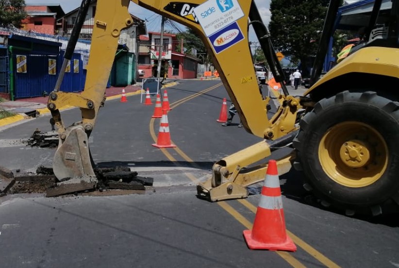 Así es como el AyA empezó a trabajar para instalar las tuberías. Fotografía: Prensa AyA