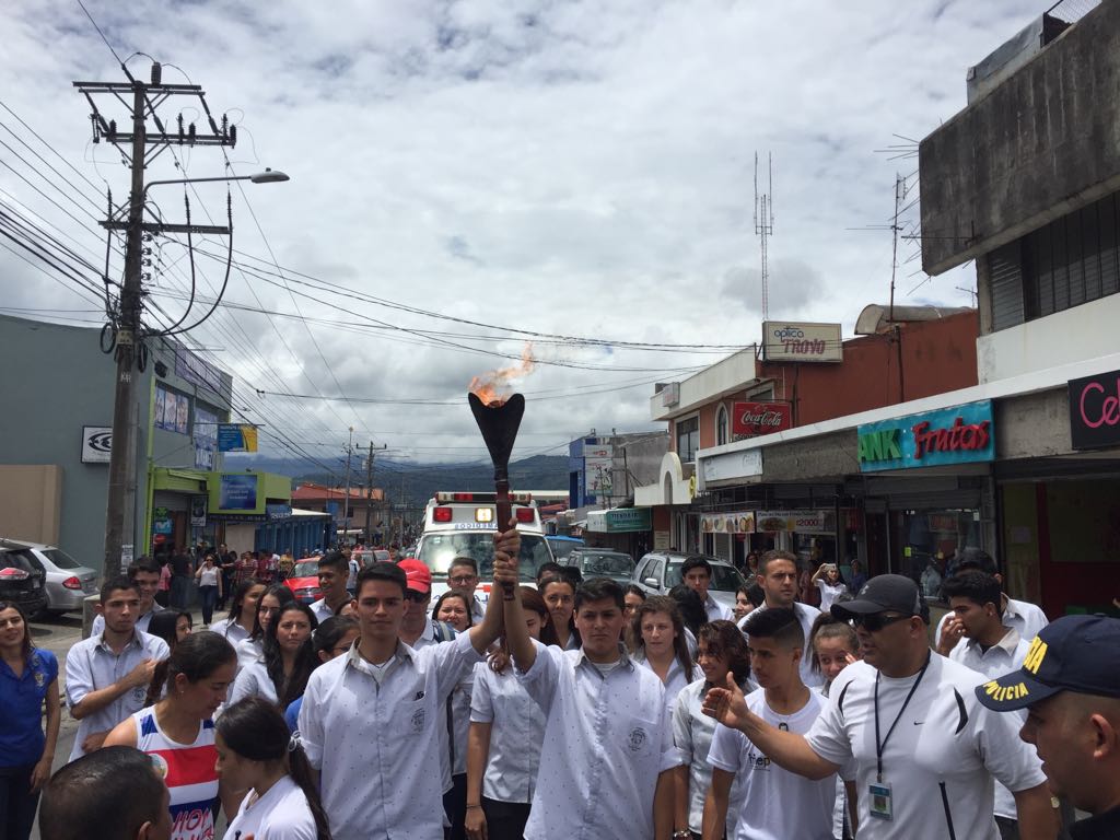 Antorcha de la independencia ya está en Cartago. . Foto Rafael Pacheco.