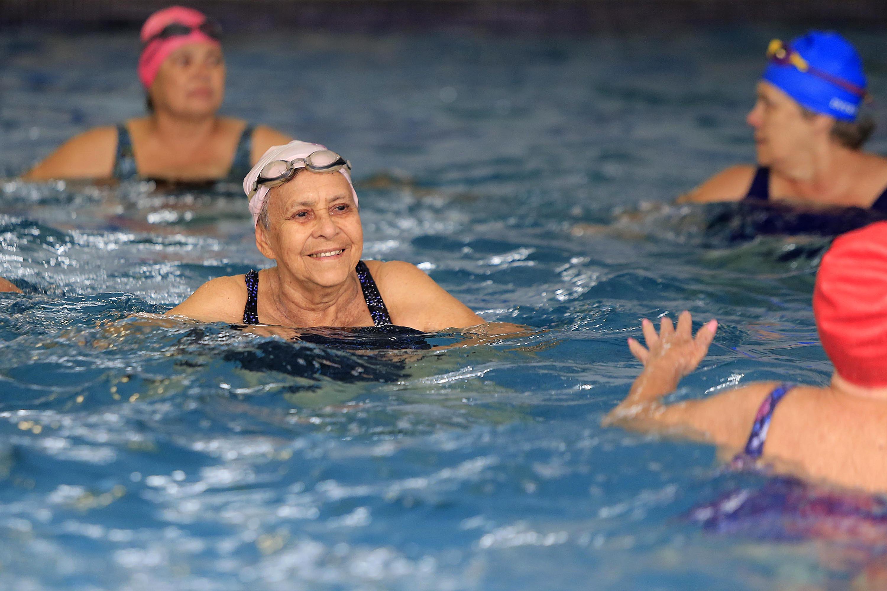 08/01/2020 Barrio Escalante. Beatriz Carvajal Vargas, de 92 años en clases de natación de Ageco, para reportaje sobre esperanza de vida en San José. Foto: Rafael Pacheco