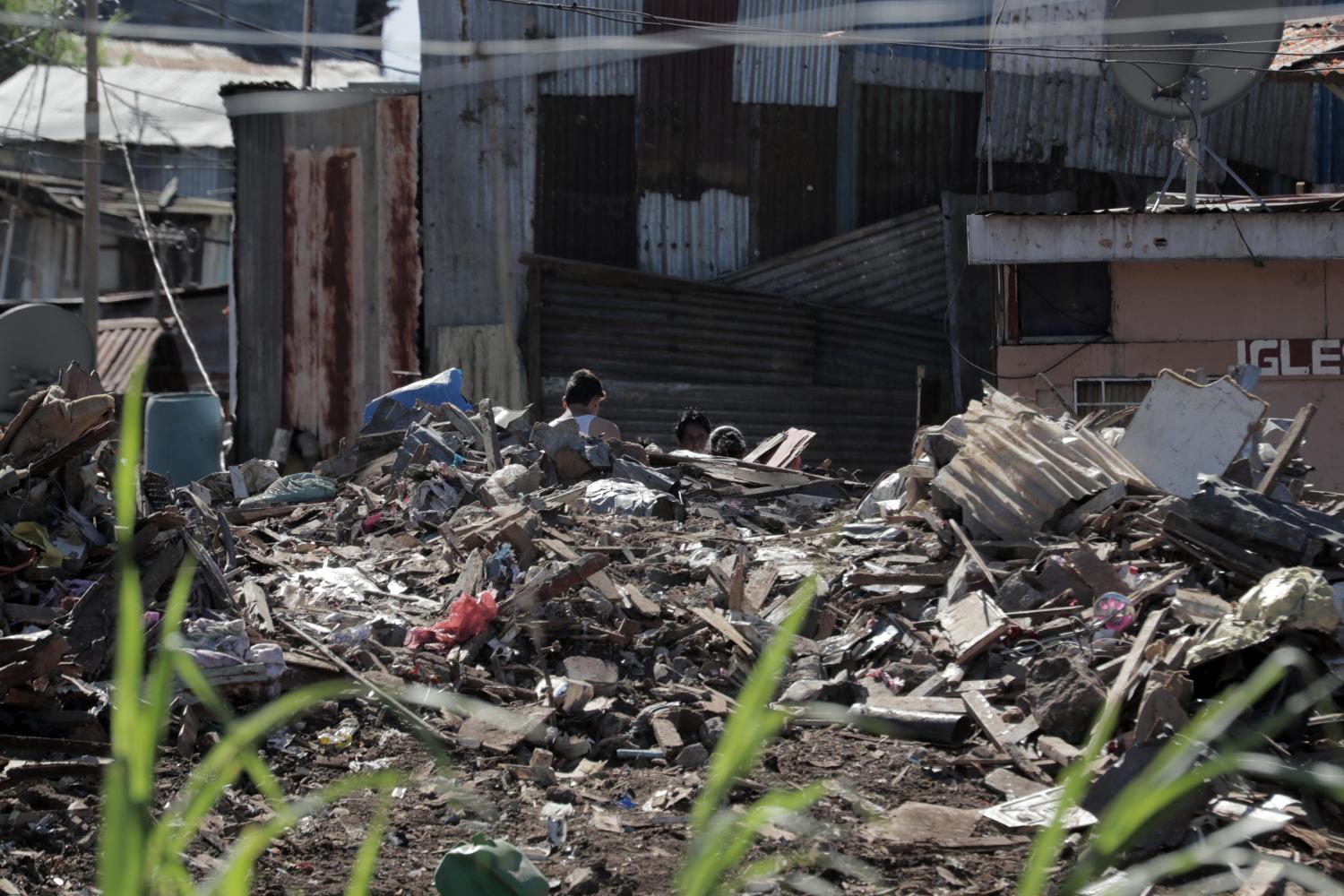 13/03/2017 En estos días ya están trabajando en demoler las casa del precario Triángulo Solidaridad en Tibas, una gran parte de la zona esta limpia /Alonso Tenorio