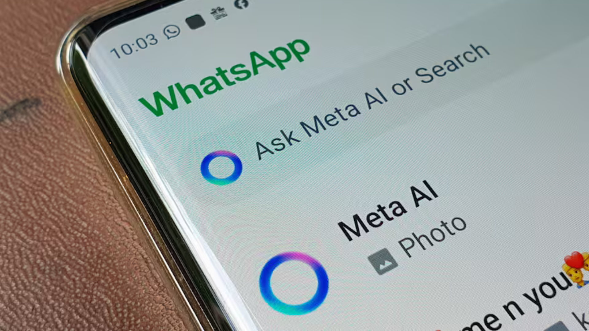 Meta AI viene integrada en WhatsApp. Sepa cómo quitarla de la vista si no desea usar esta inteligencia artificial.