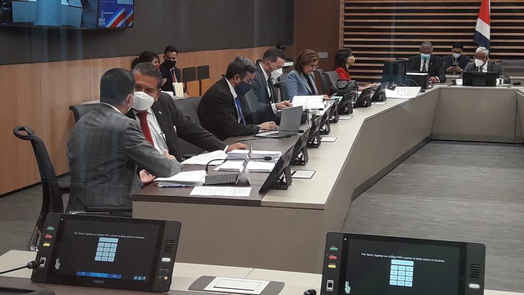 08/03/2021. La Comisión de Gobierno y Administración ha votado 427 mociones del proyecto de reforma al empleo público. Quedan pendientes 47. Foto: Josué Bravo.
