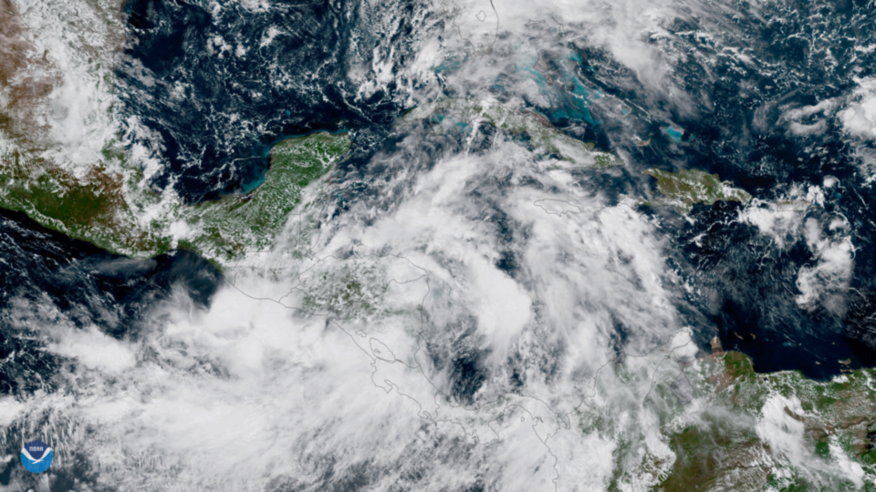 La tormenta tropical Nate fue captada así el 5 de octubre del 2017 por satélites espaciales. En dos días causó 14 muertes y devastación en nuestro territorio. Foto: NOAA