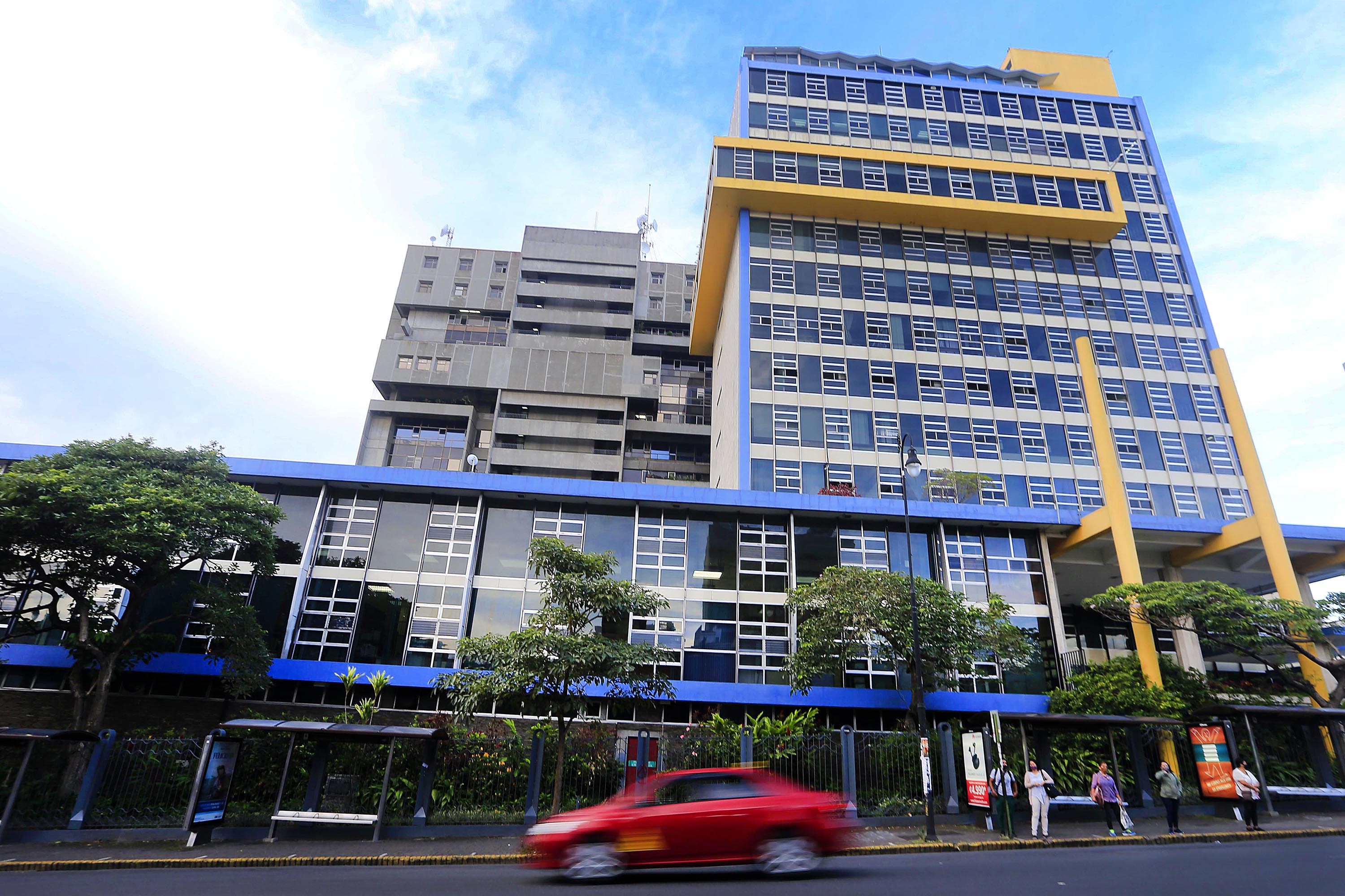 13/04/2021 San José, avenida segunda. Edificio central de La Caja, Caja Costarricense de Seguro Social (CCSS). Foto: Rafael Pacheco