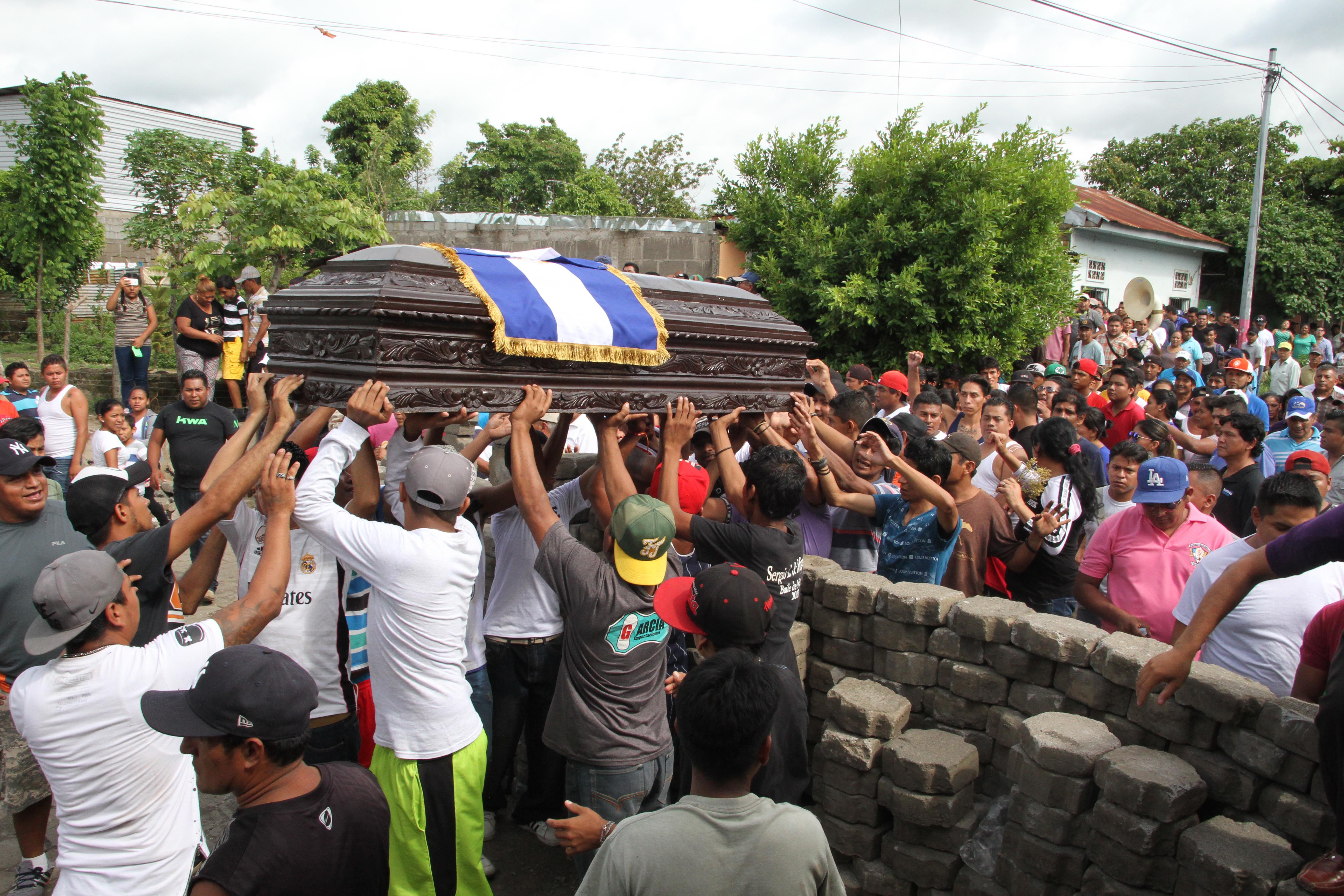 Fotos: Manuel Angel Esquivel Urbina
Managua Nicaragua
Bloqueos barricadas en diversos lugares, permanente tensión por la incursión de policías con civiles armados