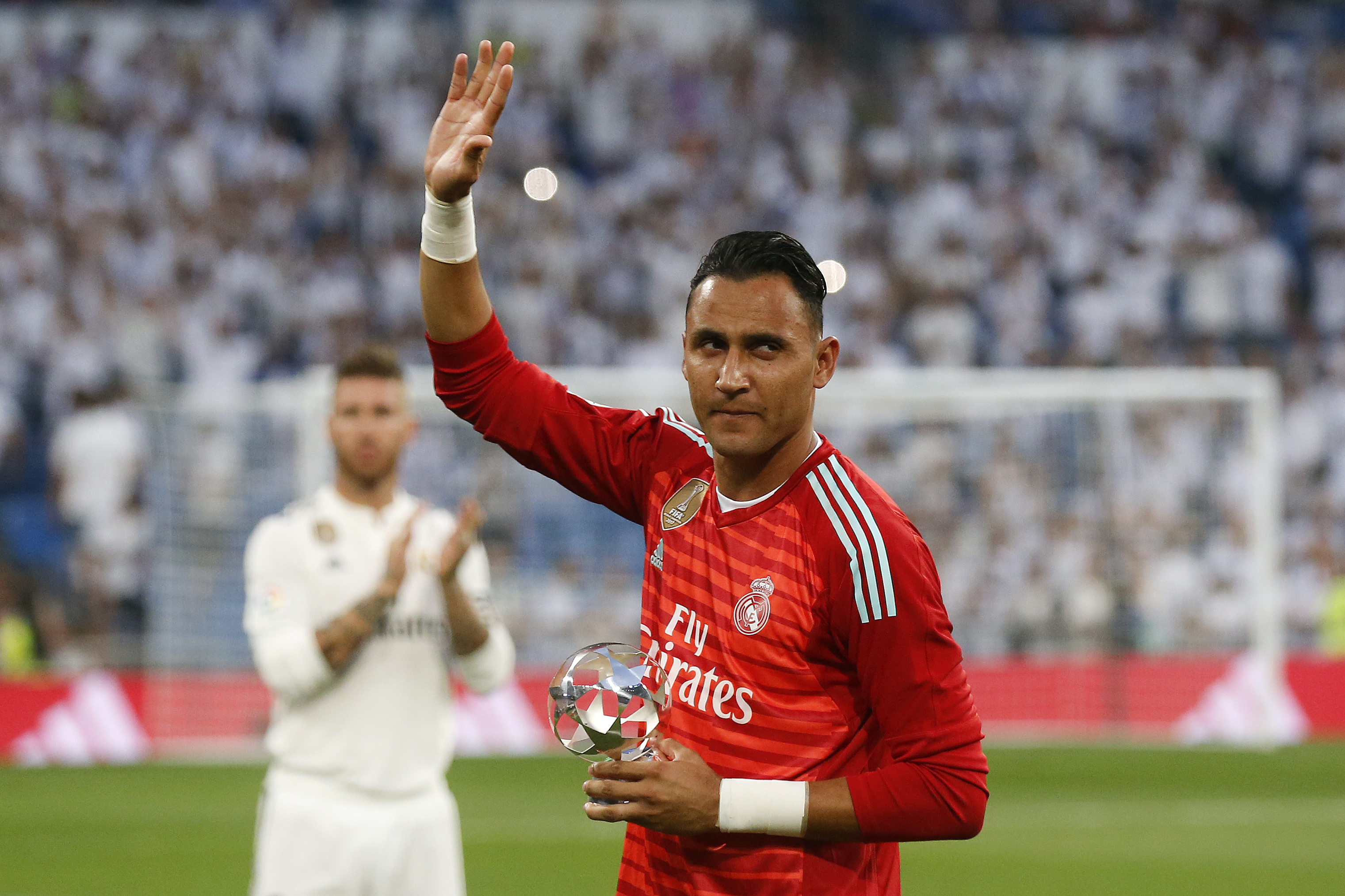 Real Madrid's goalkeeper Keylor Navas holds his UEFA Champions League Goalkeeper of the Season trophy before the Spanish La Liga soccer match between Real Madrid and Leganes at the Santiago Bernabeu stadium in Madrid, Saturday, Sep. 1, 2018. (AP Photo/Andrea Comas)