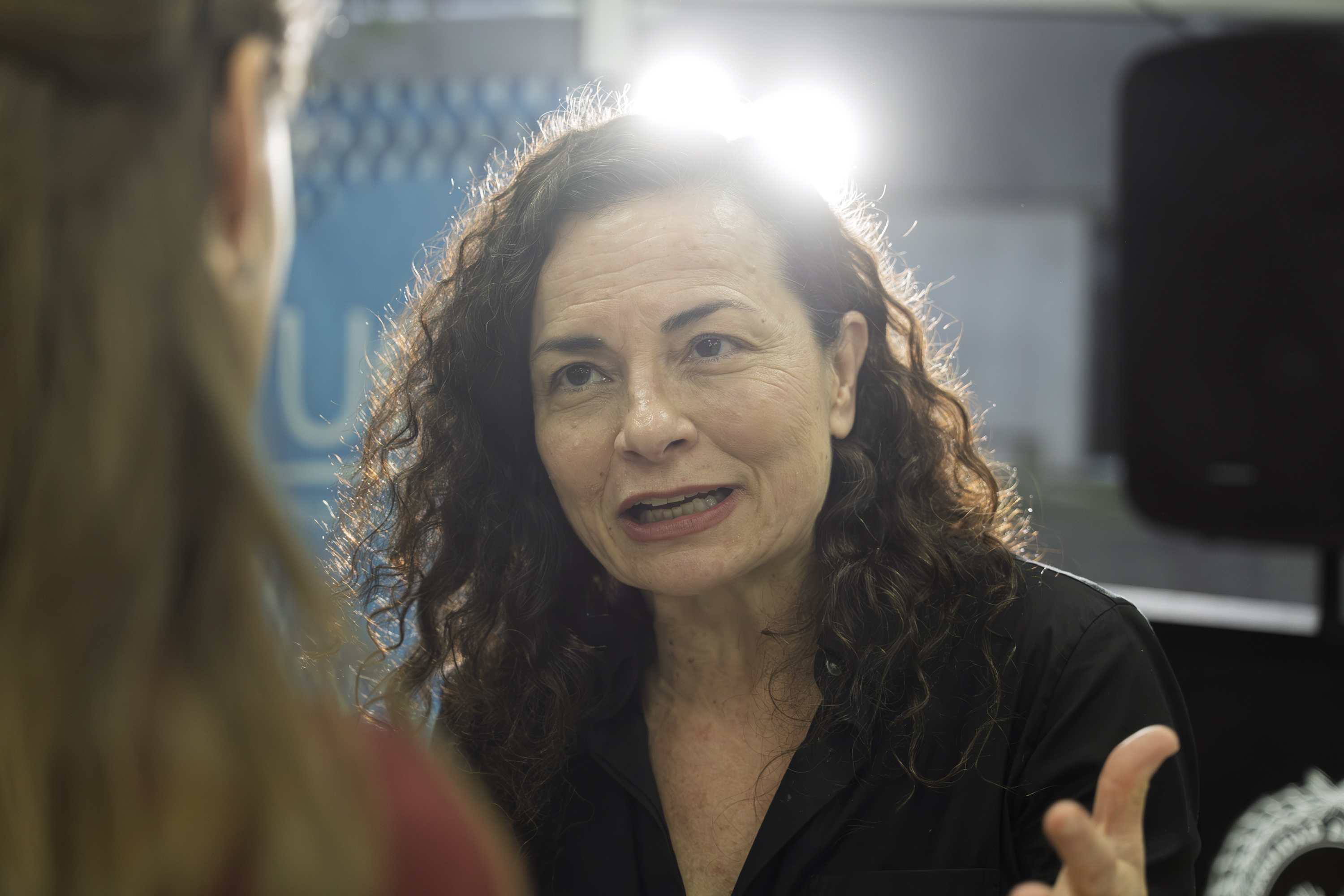 19/06/2026, San José, UCR, Facultad de Ciencias Sociales, charla y entrevista con Almudena Bernabeu, abogada internacional del caso de Roberto Sancam, en la charla también estaba la esposa de Roberto Sancam, Claudia Vargas.
