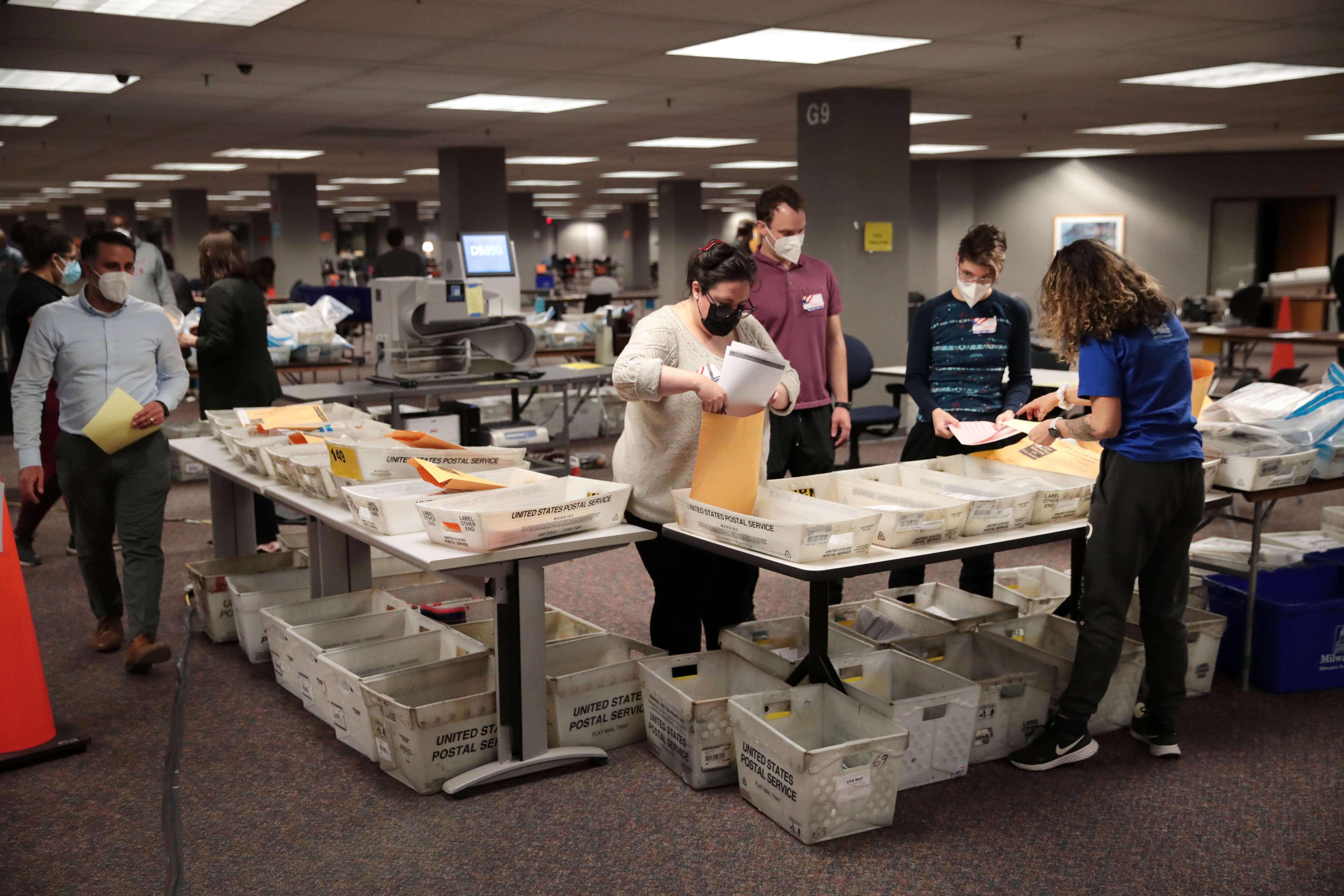 MILWAUKEE, WISCONSIN - NOVEMBER 04: Election officials count absentee ballots on November 04, 2020 in Milwaukee, Wisconsin. Wisconsin requires election officials to wait to begin counting absentee ballots until after polls open on election day. The Milwaukee count was finished about 3AM. Scott Olson/Getty Images/AFP
== FOR NEWSPAPERS, INTERNET, TELCOS & TELEVISION USE ONLY ==