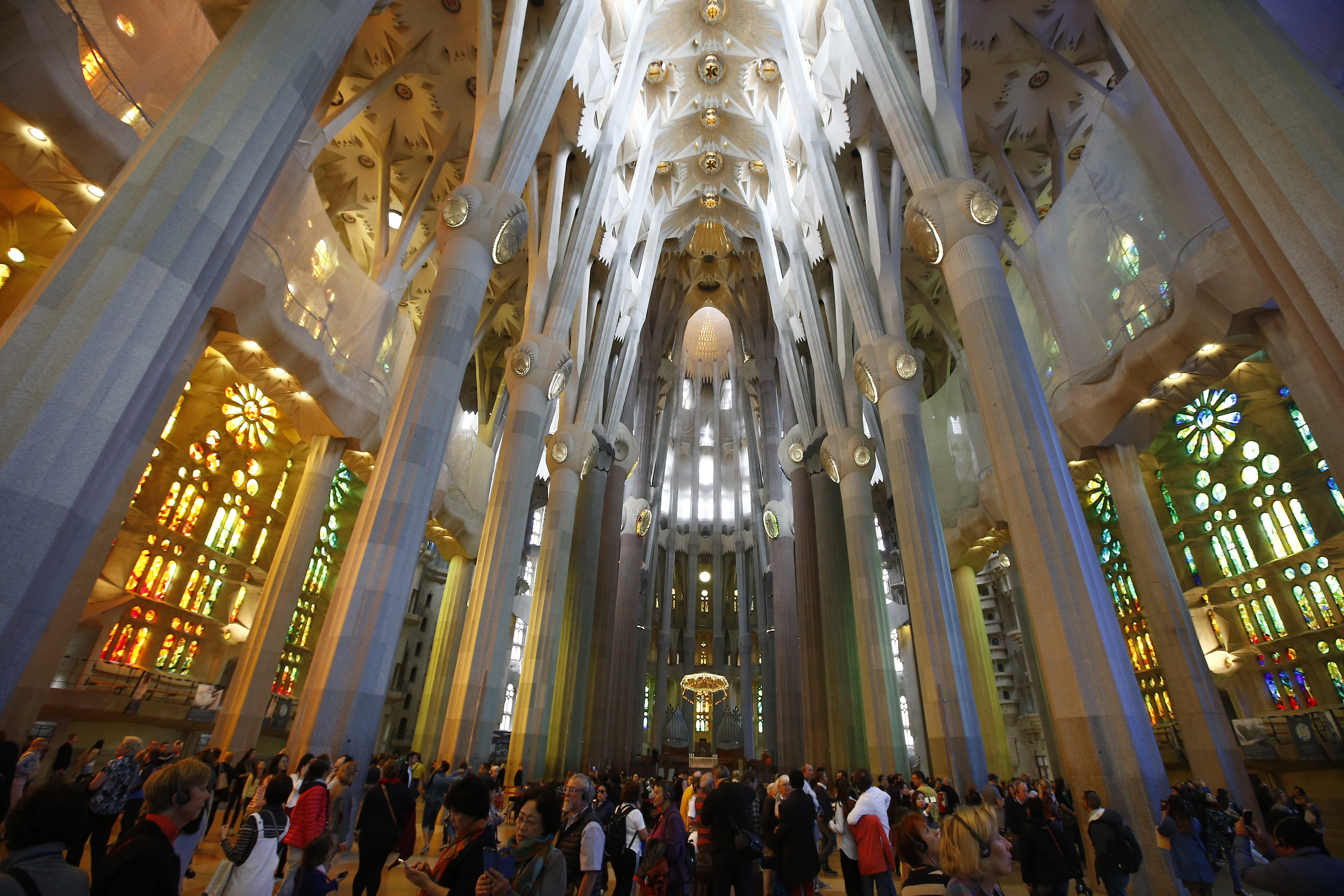 El templo de la Sagrada Familia, diseñado por el arquitecto español Antoni Gaudí, entró en la fase final de la construcción. Su primera piedra fue colocada en 1882