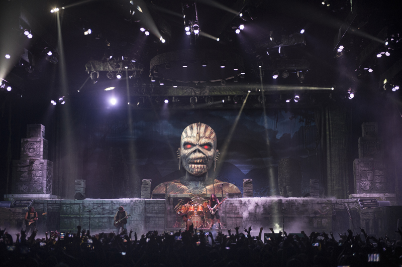 Sólidos.41 años de carrera y 16 discos de estudio después, Iron Maiden continúa llenando estadios. John McMurtrie para LN