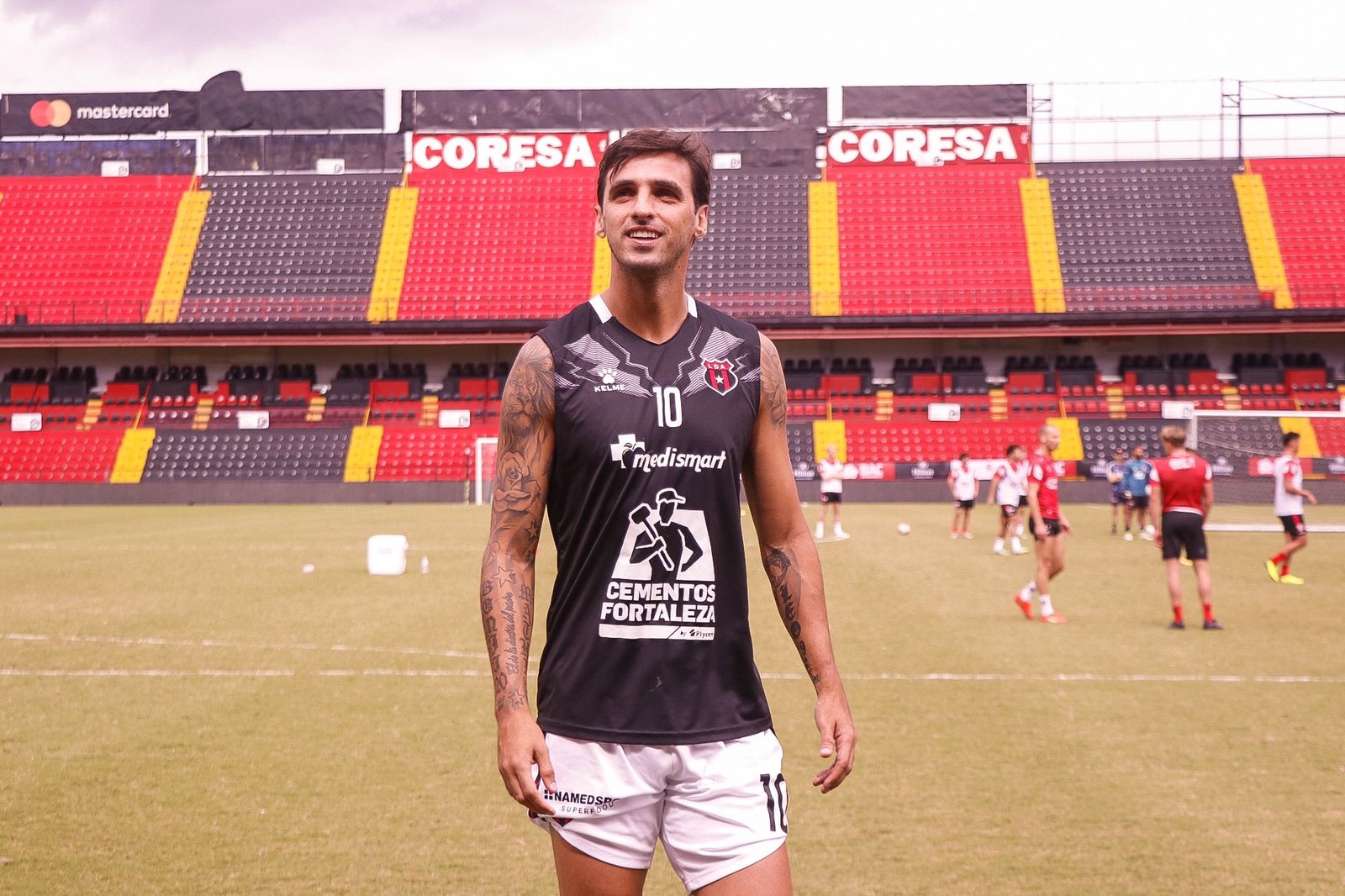 Bryan Ruiz afirma que se dedicó a disfrutar cada minuto de su última práctica con la Liga. Este sábado, a partir de las 4 p. m., será su partido de despedida.