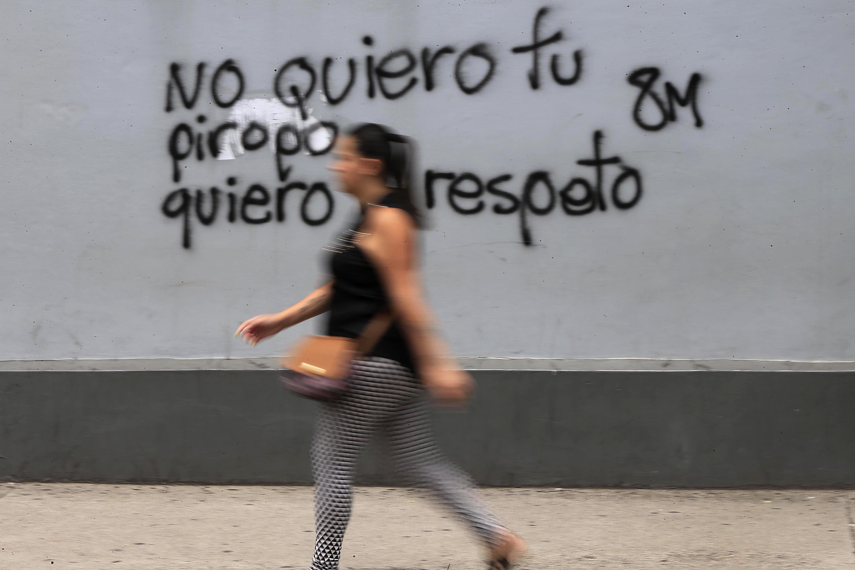 09/06/2020 Cartago. Graffiti frente al costado sur de la catedral de Cartago, en relación con el acaso callejero, cuya ley fue aprobada este martes en la Asamblea Legislativa. Foto: Rafael Pacheco