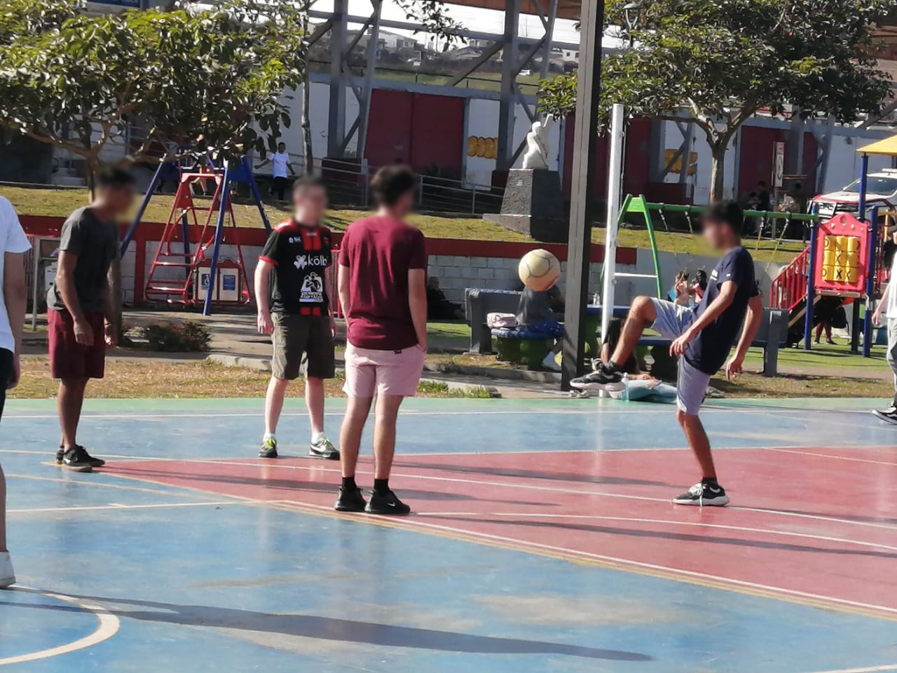 07/02/2021, Alajuela, San Ramón, fotografías de jóvenes jugando en una barrio de San Ramón. Fotografía de Cortesía