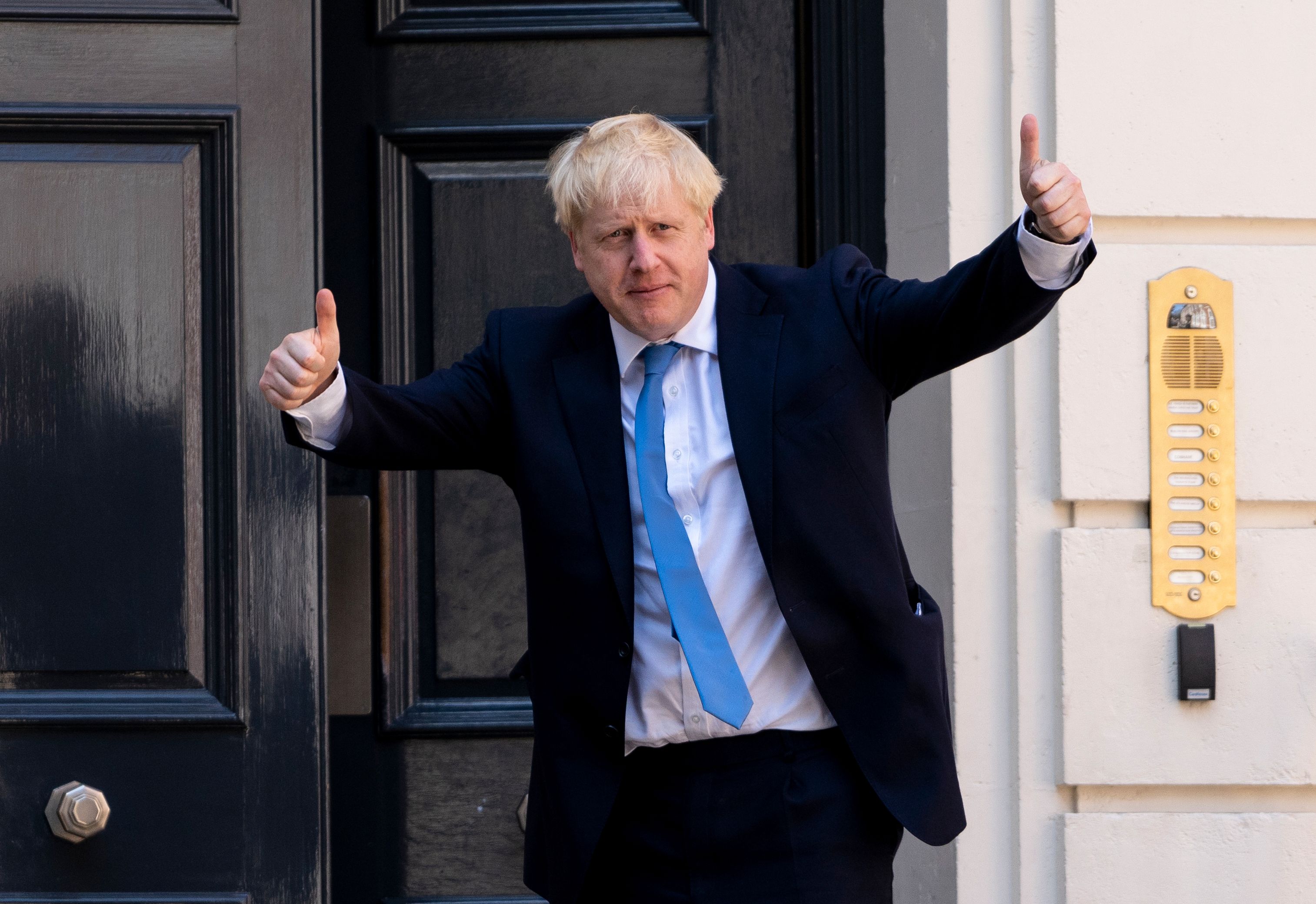 El nuevo líder del Partido Conservador y primer ministro entrante, Boris Johnson, llega a la sede del Partido Conservador, en el centro de Londres, el 23 de julio del 2019. Foto: AFP