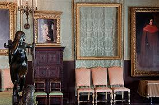 El museo Isabella Stewart Gardner aún mantiene marcos sin cuadros, como símbolo de que espera que las obras robadas regresen