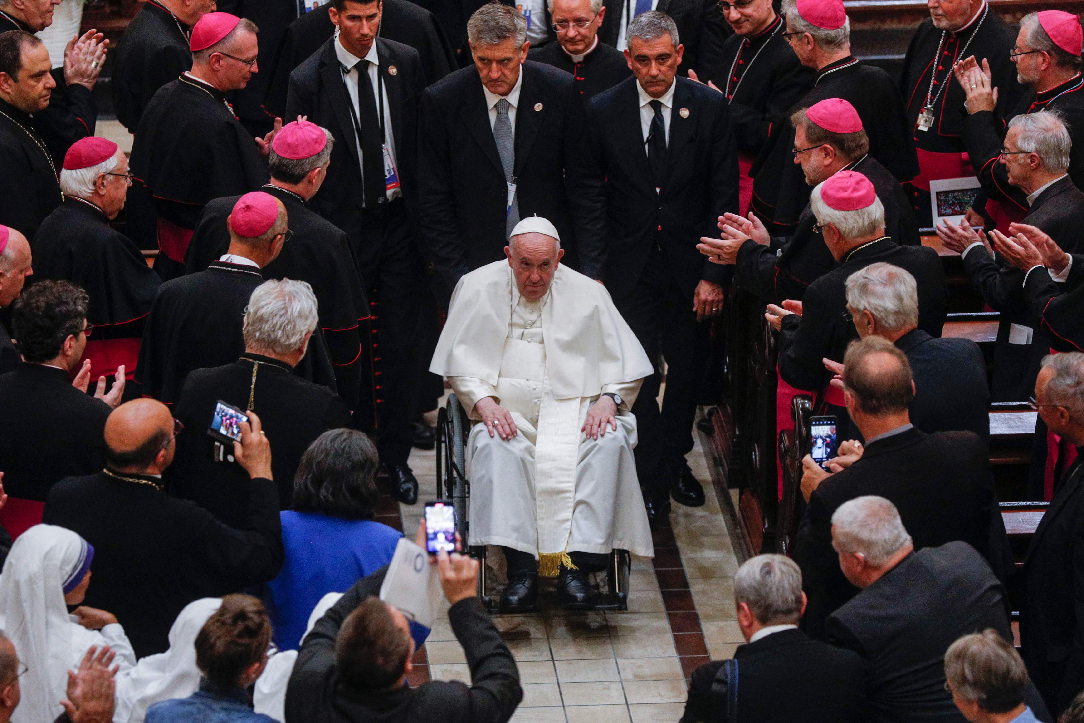TOPSHOT - Pope Francis departs after presiding over an evening prayer service at the Basilique-cathedral Notre-Dame in Quebec, Canada, on July 28, 2022. - Pope Francis decried "ideological colonization" on July 27, and renewed his apology to Indigenous peoples for decades of abuse in a speech to Canada's top officials, who invited him to take further action leading to "real reconciliation." (Photo by LARS HAGBERG / AFP)