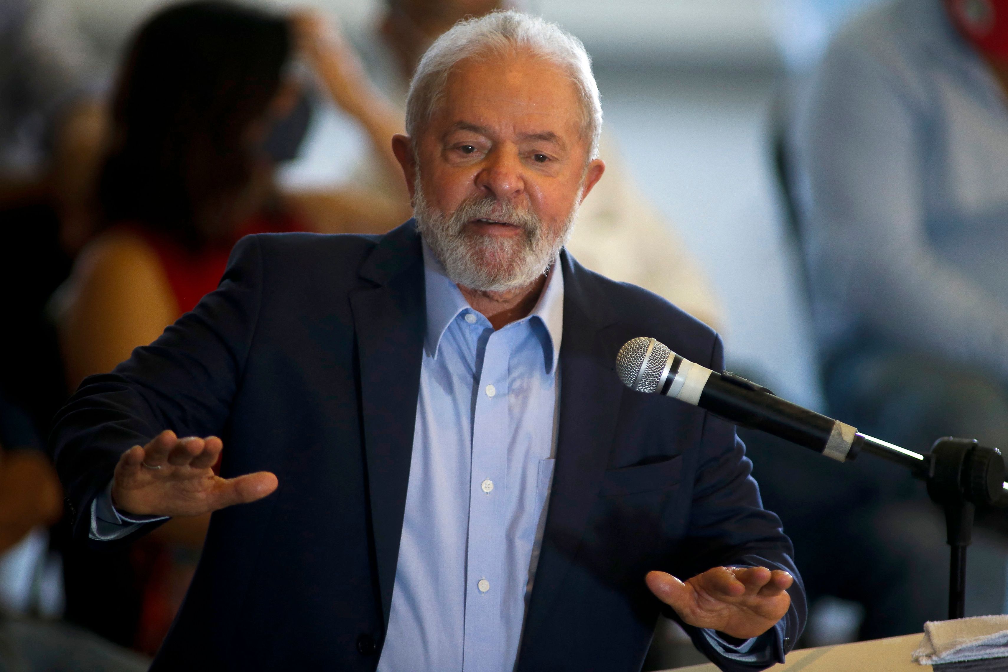 Brazilian former president (2003-2011) Luiz Inacio Lula da Silva, delivers a press conference at the metalworkers' union building in Sao Bernardo do Campo, in metropolitan Sao Paulo, Brazil, on March 10, 2021. - Brazil's former leader Luiz Inacio Lula da Silva made his return to politics Wednesday with a virulent attack on President Jair Bolsonaro and his "imbecile" handling of the coronavirus pandemic. (Photo by Miguel SCHINCARIOL / AFP)
