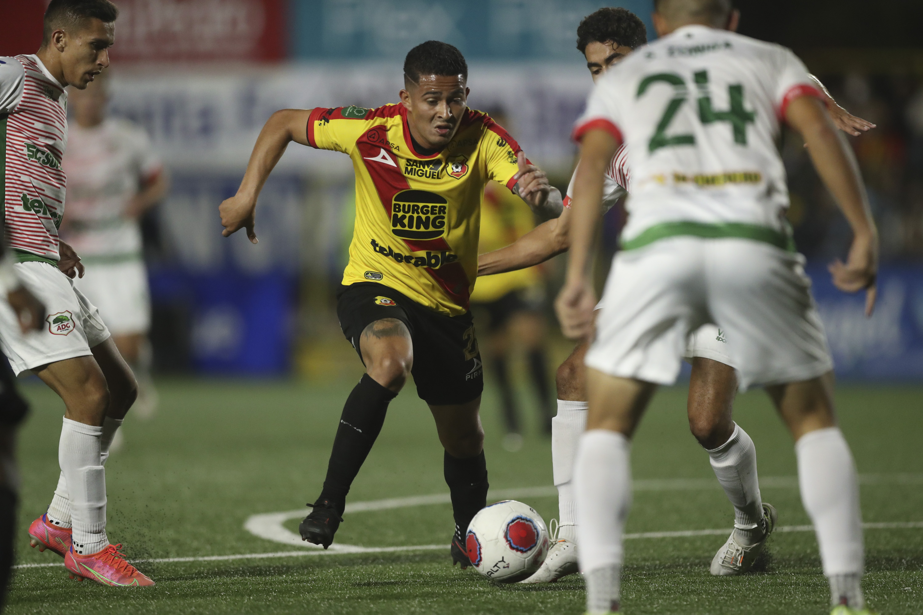 26/02/2022, San José, Estadio Coyeya Fonseca, partido de la jornada 8 del torneo de clausura 2022 entre el Club Sport Herediano y AD Guanacasteca. En la fotografía Gerson Torres CSH.