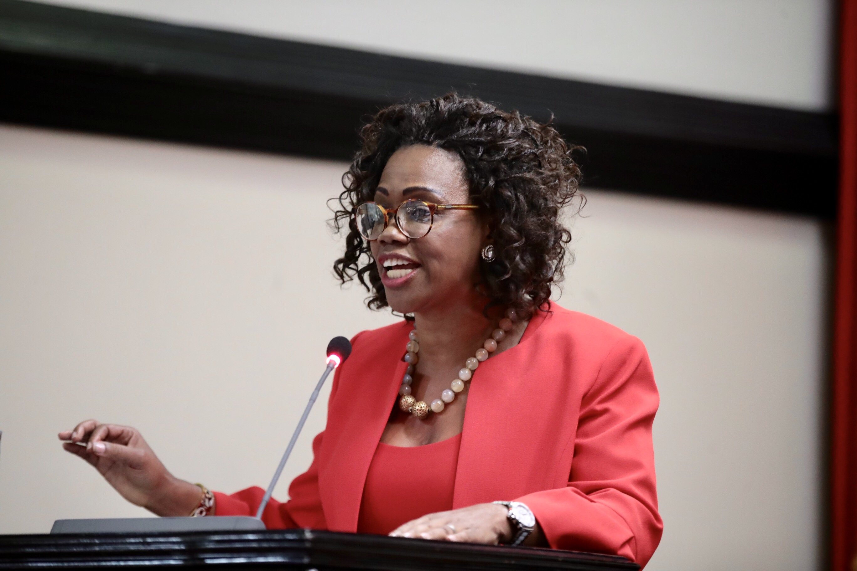 11/12/18 San José. La vicepresidenta de la Republica, Epsy Campbell presenta la renuncia a su cargo de Caciller de la Republica antes los diputados de la Asamblea Legislativa. Fotografías: Graciela Solis