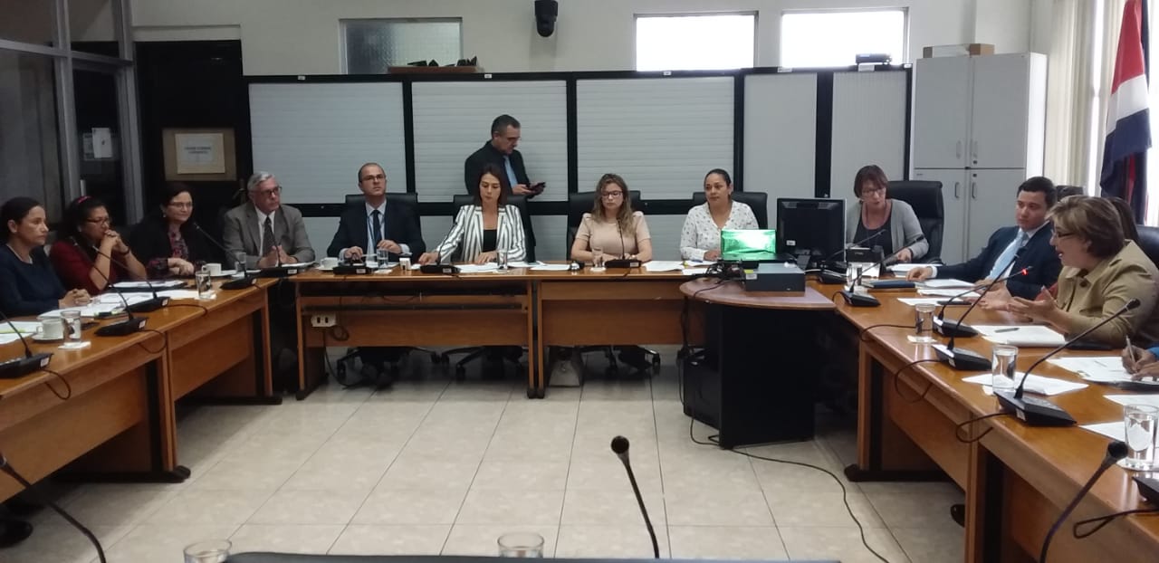 Los diputados de la Comisión de Asuntos Sociales rechazaron aumentar, de 65% a 75%, el cobro máximo de contribución solidaria a las pensiones muy altas. Foto: Silvia Artavia.