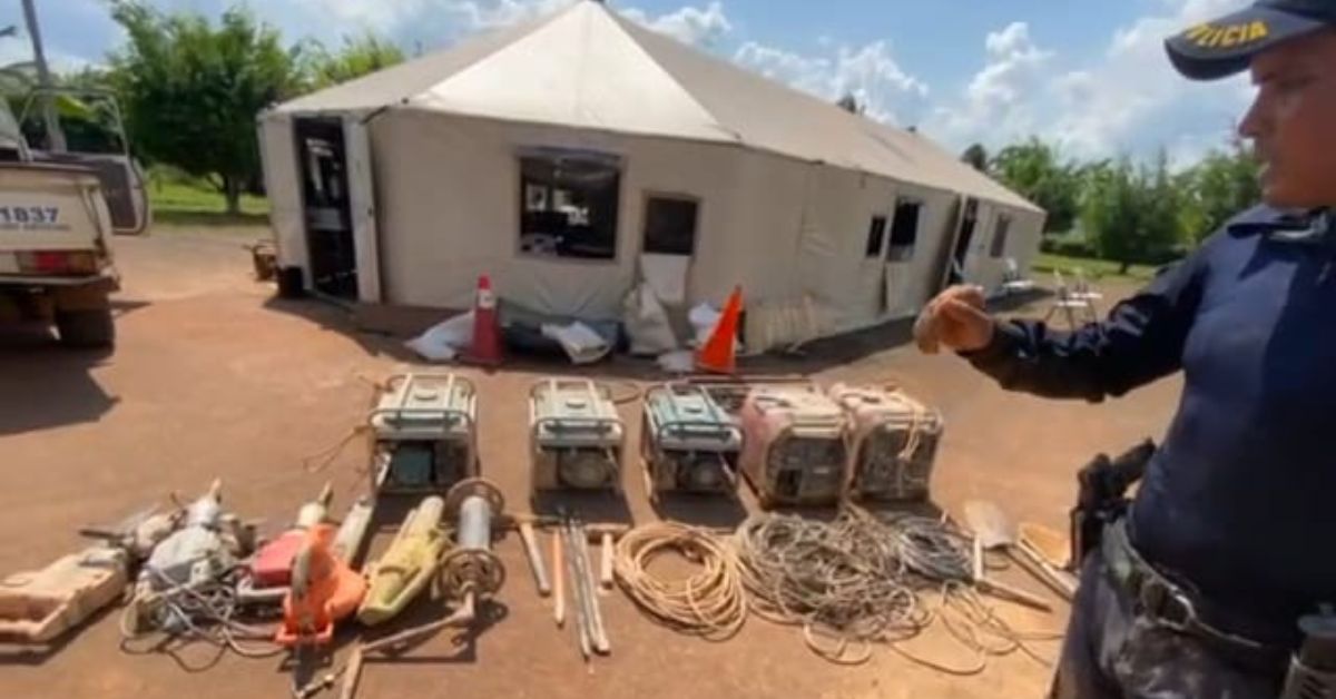 Entre las herramientas decomisadas por Fuerza Pública estaban plantas eléctricas, rota martillos, sopladoras y cables. (Fotografía: Edgar Chinchilla, corresponsal GN)