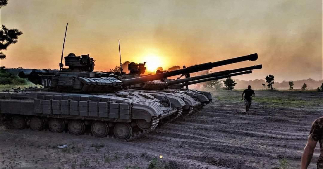This handout picture released by the Ukrainian Ministry of Defence on September 12, 2022 and taken at an undefined location shows a column of tanks of the Ukrainian army during an offensive, amid the Russian invasion of Ukraine. (Photo by Handout / UKRAINIAN MINISTRY OF DEFENCE / AFP) / RESTRICTED TO EDITORIAL USE - MANDATORY CREDIT "AFP PHOTO / Ukrainian Ministry of Defence " - NO MARKETING NO ADVERTISING CAMPAIGNS - DISTRIBUTED AS A SERVICE TO CLIENTS