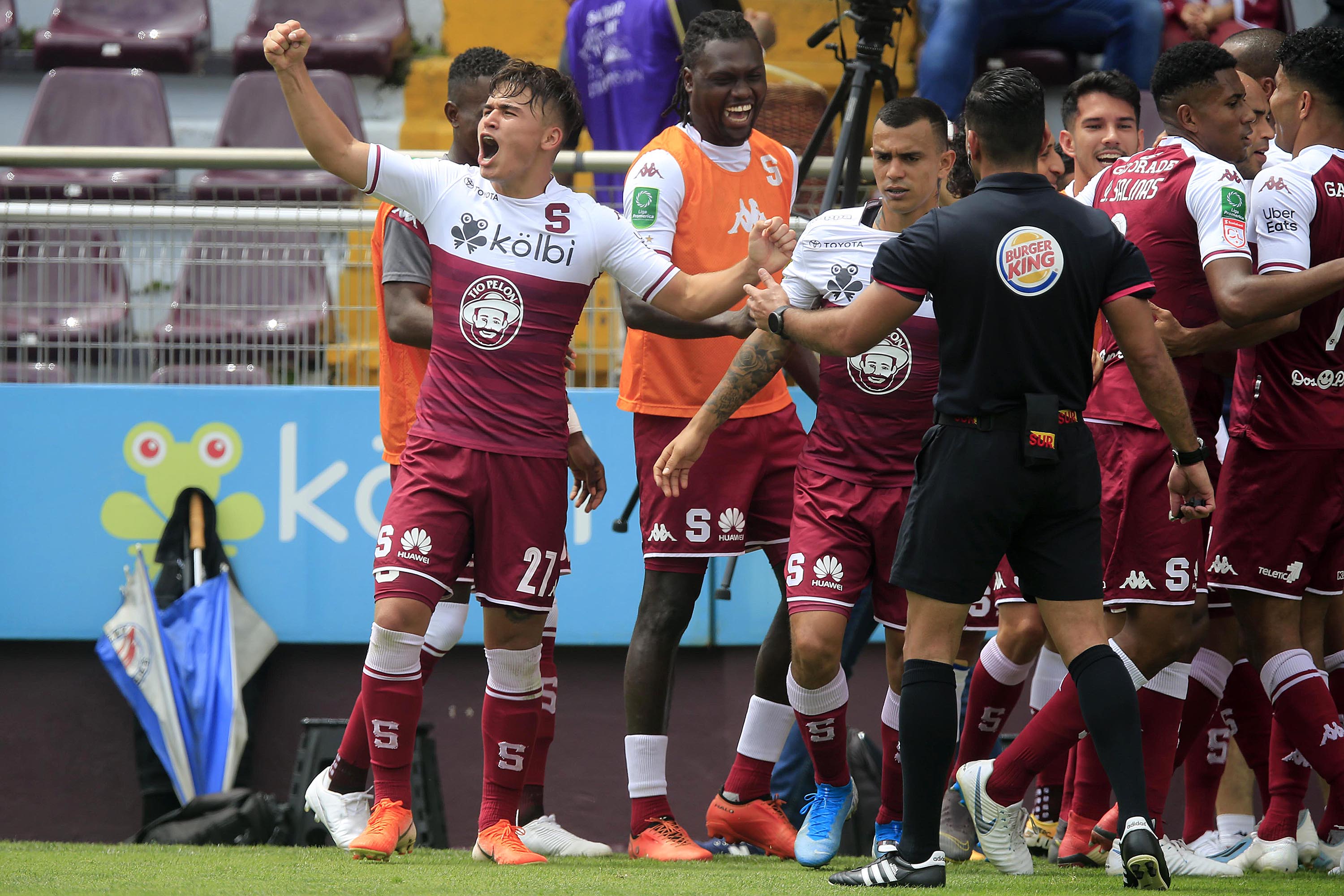 21/10/2019 Estadio Ricardo Saprissa, Tibás. El Deportivo Saprissa recibió a Limón F.C., en partido de la jornada 19 de la Copa Promérica, Apertura 2019. Manfred Ugalde, marcó tres de los seis goles de Saprissa. Foto: Rafael Pacheco